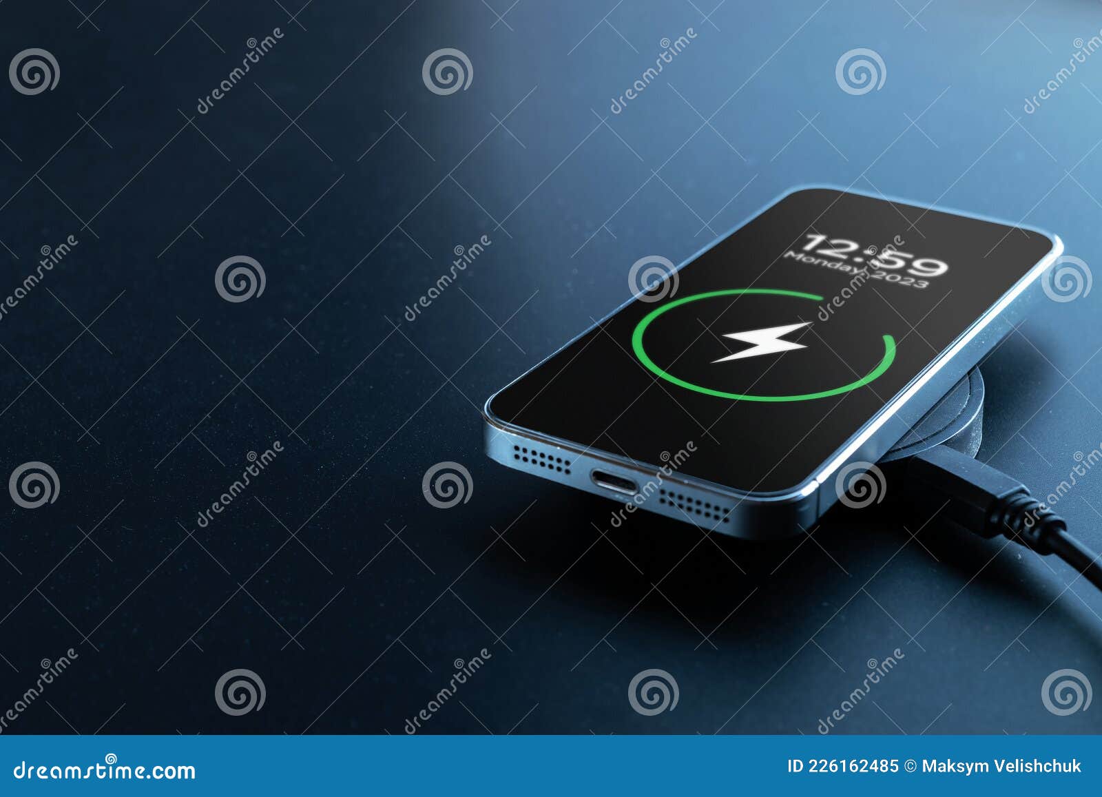 Phone Charge. Mobile Cell Phone Charge Battery from Wireless Smart