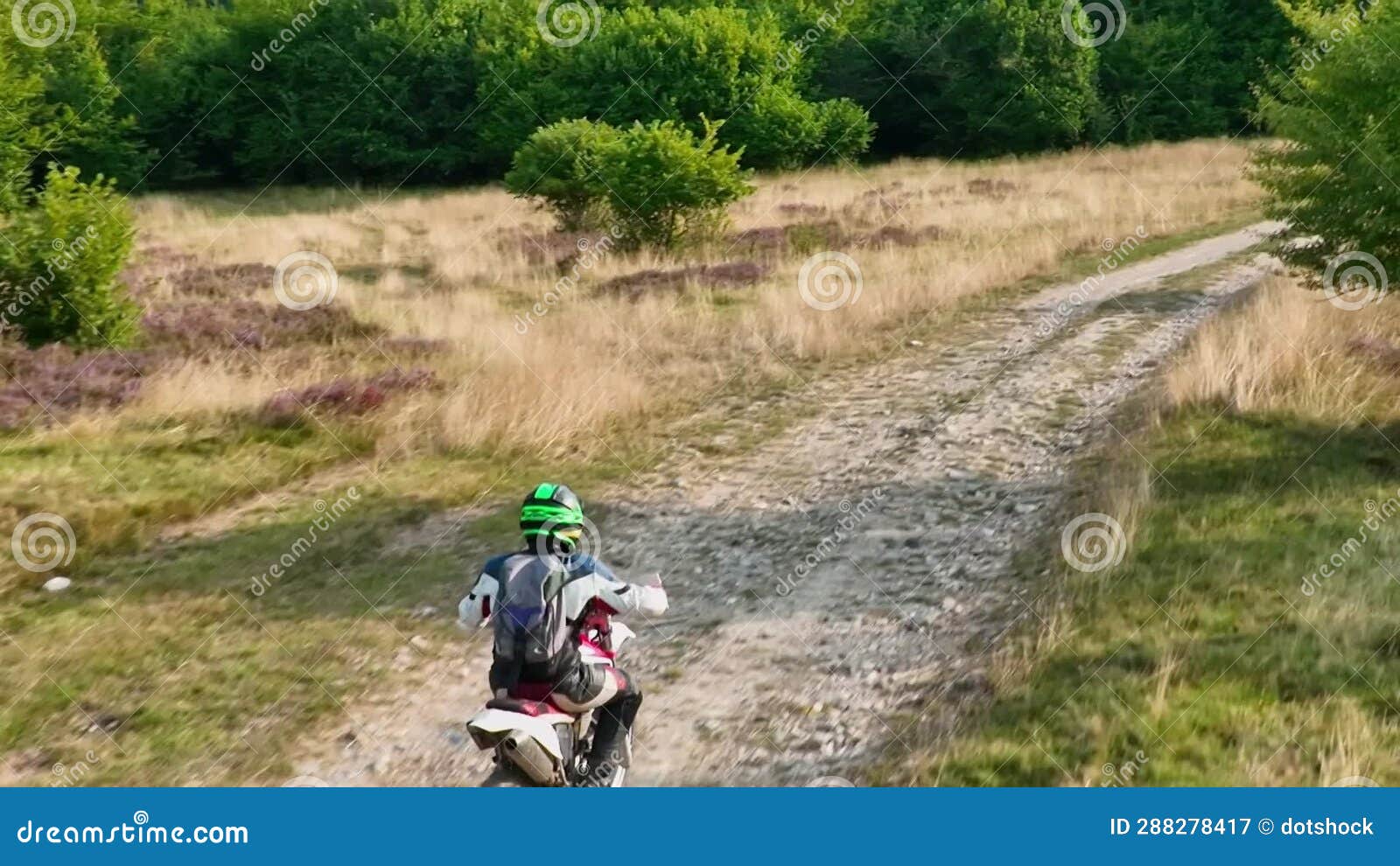 Corrida De Motocross Em Estrada De Terra Imagem Editorial - Imagem de  velocidade, motocross: 169327880