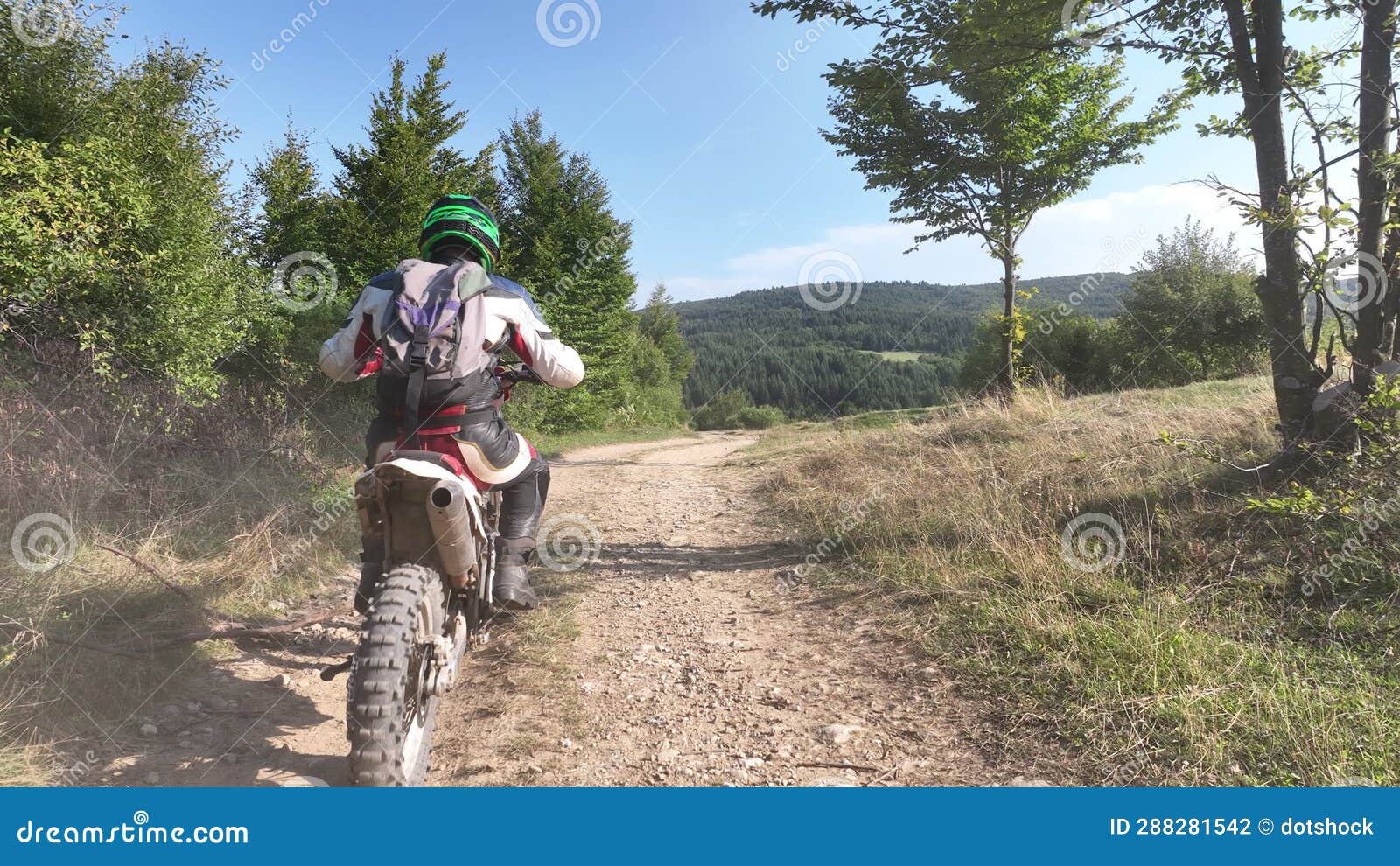 Corrida De Motocross Em Estrada De Terra Imagem Editorial - Imagem de  velocidade, motocross: 169327880