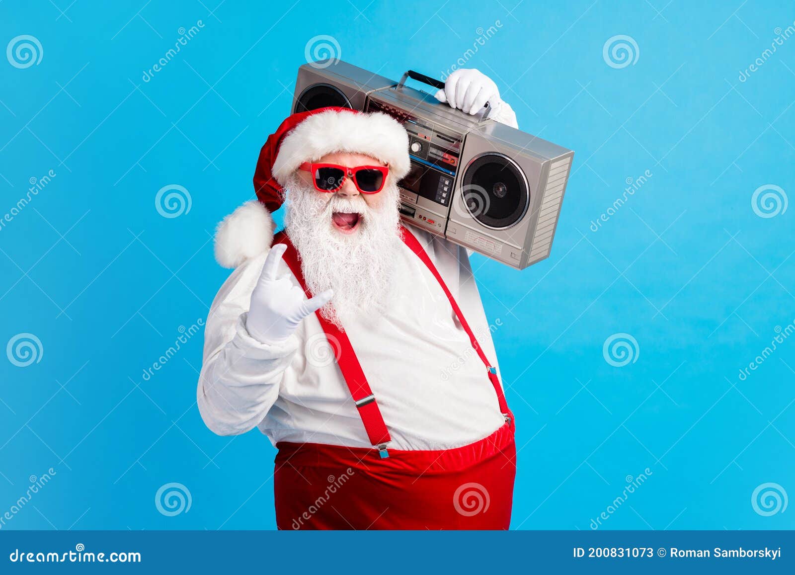 Những hình ảnh đầy chất hiện đại với ông già Noel và mái tóc xám trắng chắc chắn sẽ khiến bạn cảm thấy thật phấn khích. Hãy ghé thăm và cùng nghe nhạc Giáng sinh phù hợp cho phim nền, bạn sẽ không thể rời mắt khỏi màn hình.