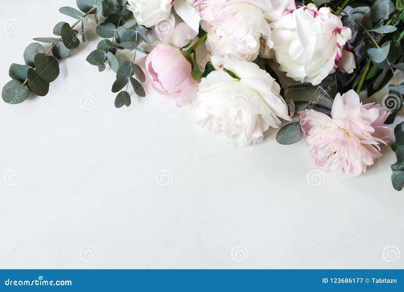 Photo Courante Denommee Composition Florale Toujours En Vie Decorative Bouquet De Mariage Ou D Anniversaire De Pivoine Rose Et Bl Image Stock Image Du Toujours Composition Photo Courante Denommee Composition Florale Toujours En Vie Decorative Bouquet De Mariage Ou D Anniversaire De Pivoine Rose Et Bl Image Stock Image Du Toujours Composition