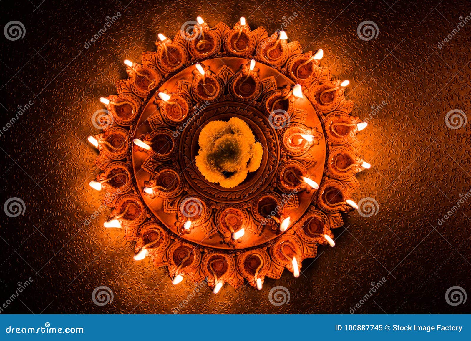 Photo Courante De Diya De Diwali Ou De Lumière Lumineux De Lampe à