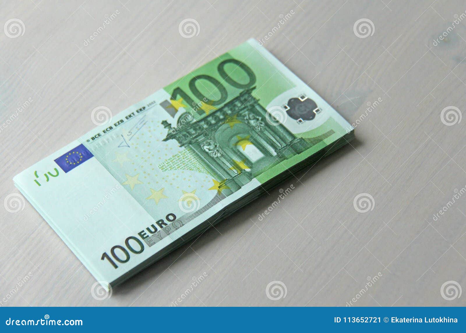 Photo D Argent Euro De Papier De Billets De Banque Euro 100 Un Paquet De Papier B Image Stock Image Du Capitale Economique
