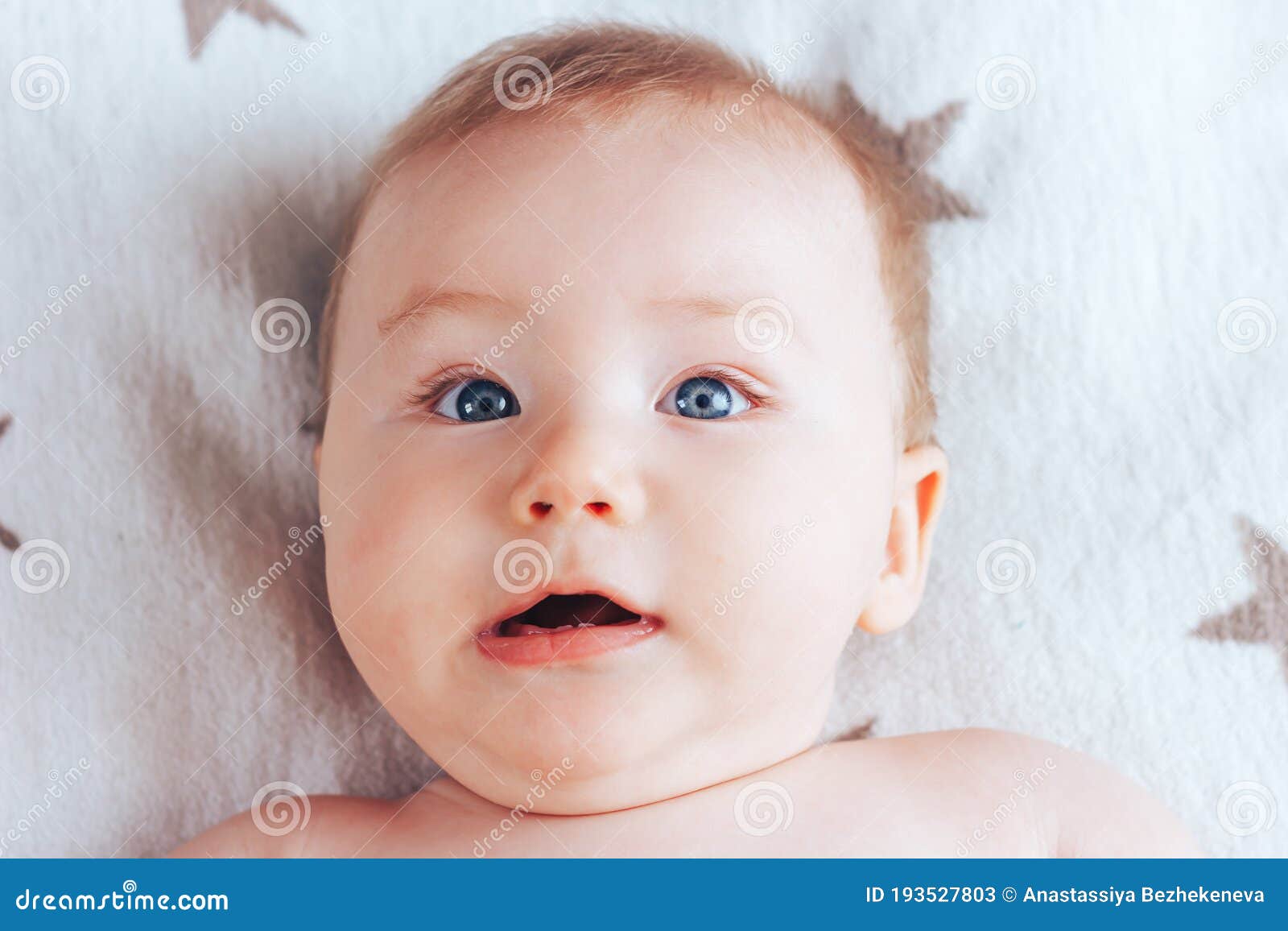 3 Un Petit Bebe Nouveau Ne Mignon Avec Des Yeux Bleus Photos Libres De Droits Et Gratuites De Dreamstime 3 Un Petit Bebe Nouveau Ne Mignon Avec Des Yeux Bleus Photos Libres De Droits Et Gratuites De Dreamstime
