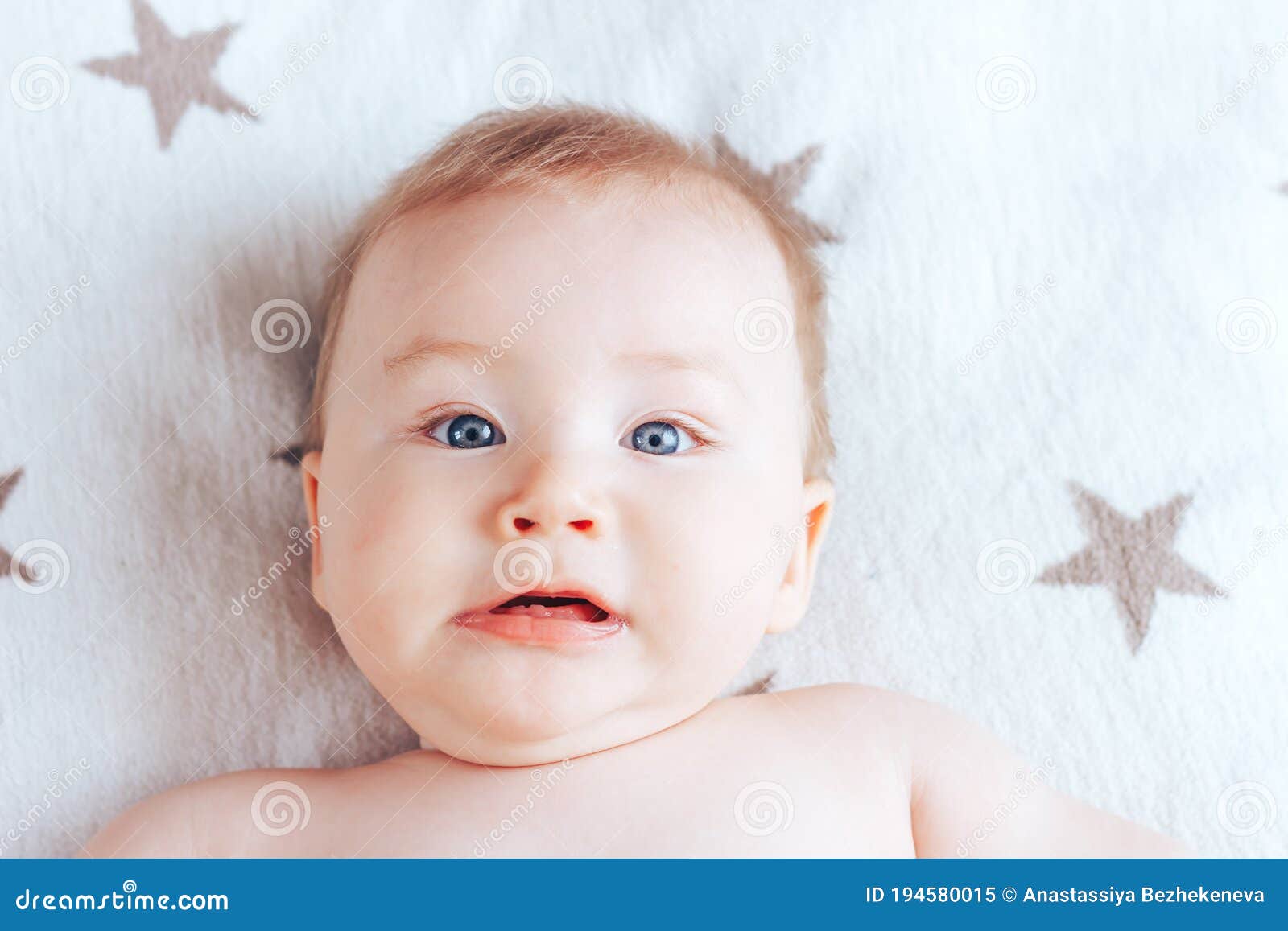 3 Un Petit Bebe Nouveau Ne Mignon Avec Des Yeux Bleus Photos Libres De Droits Et Gratuites De Dreamstime 3 Un Petit Bebe Nouveau Ne Mignon Avec Des Yeux Bleus Photos Libres De Droits Et Gratuites De Dreamstime