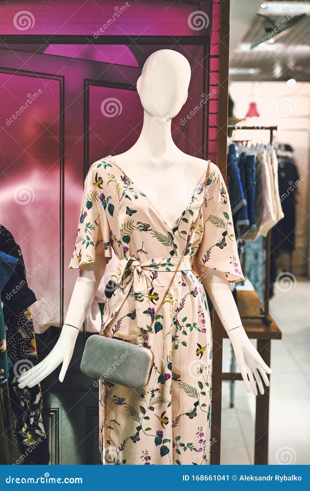 Photo Female Clothes on a Mannequin with Bag. Concepts of Shopping Clearance  Sale Editorial Photo - Image of female, collection: 168661041