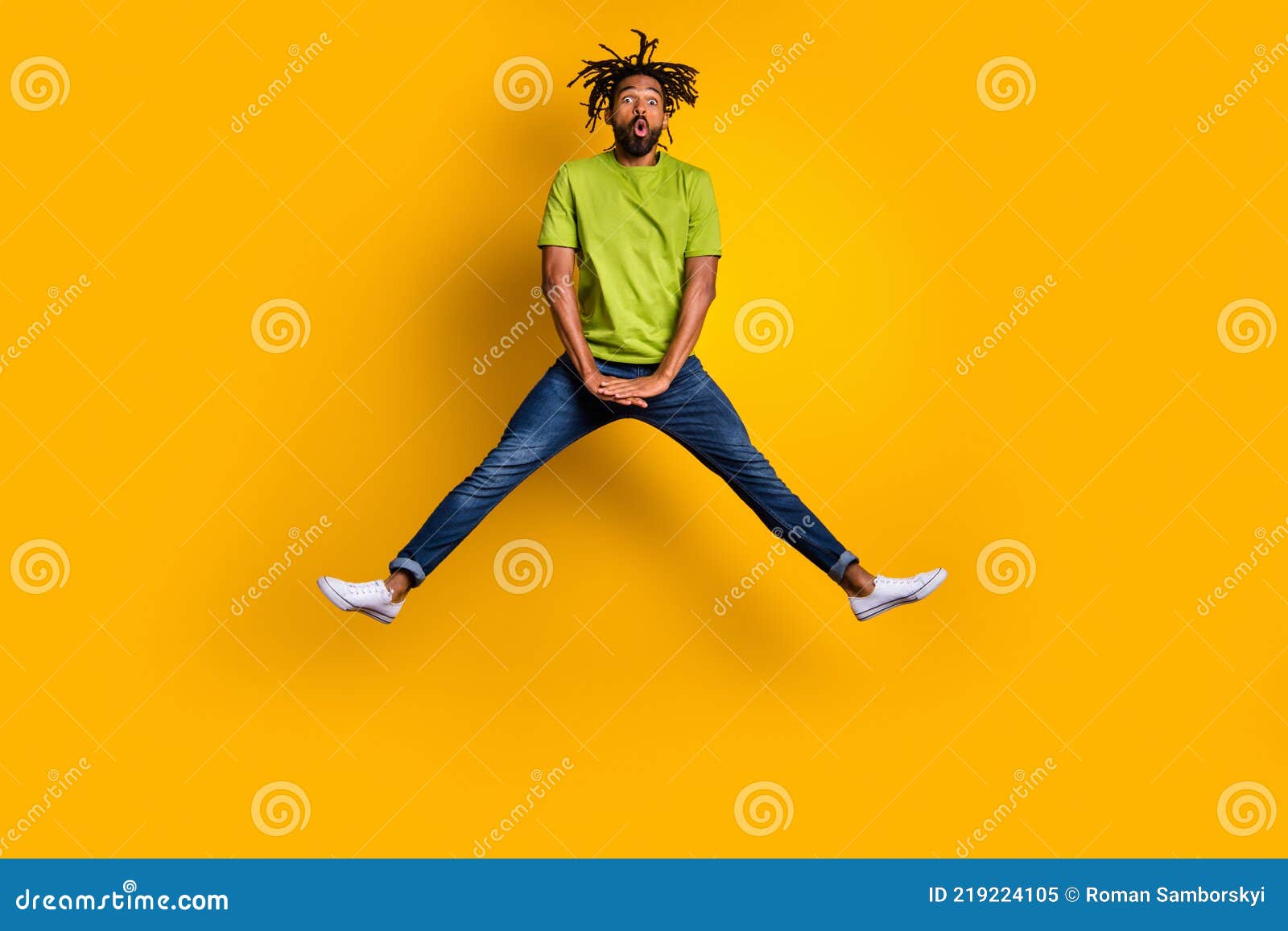 Photo Portrait Full Body View Of Shocked Man Jumping Up Spreading Legs