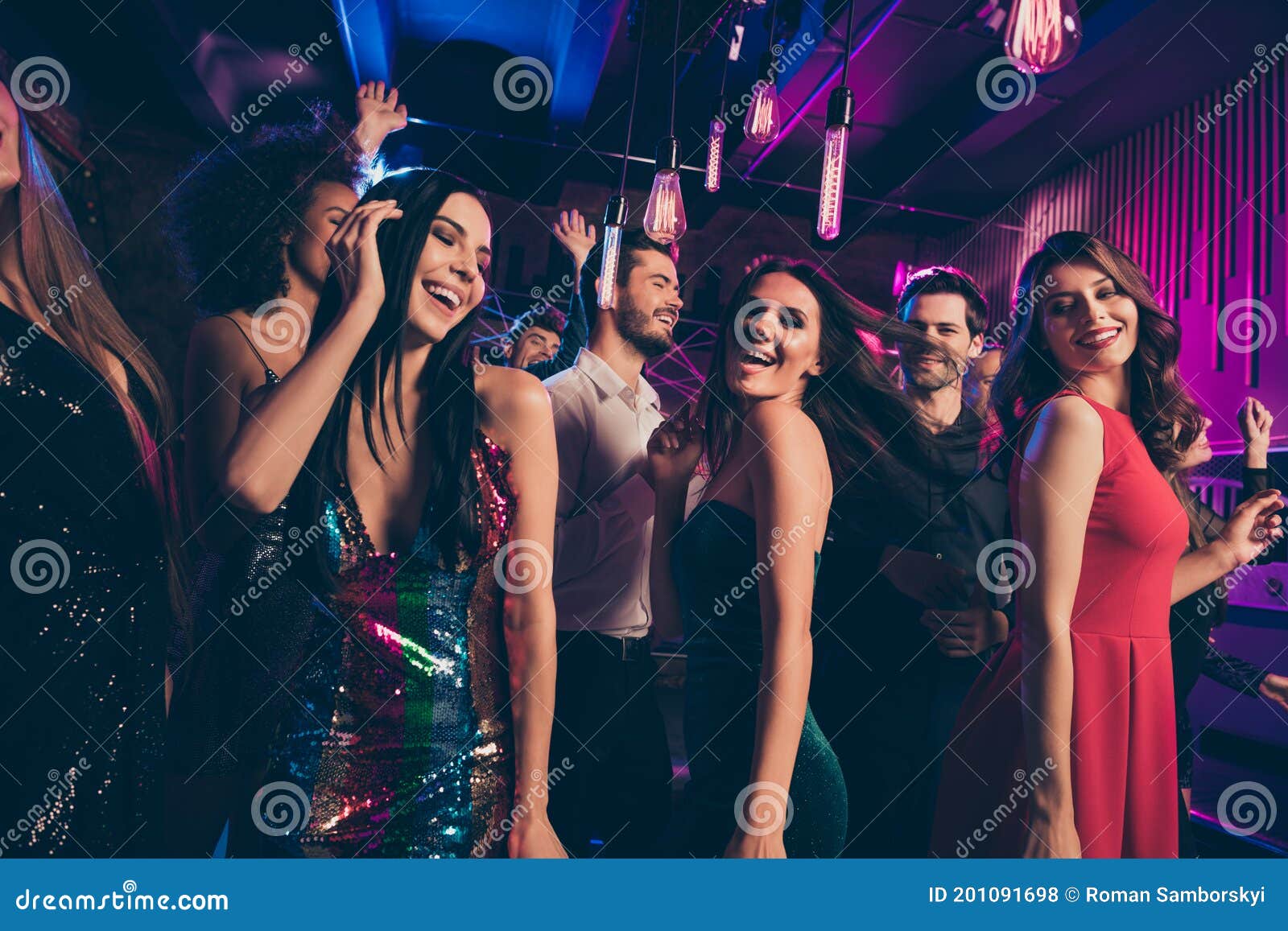 Photo Portrait of Happy Men and Women Dancing Together at Nightclub ...