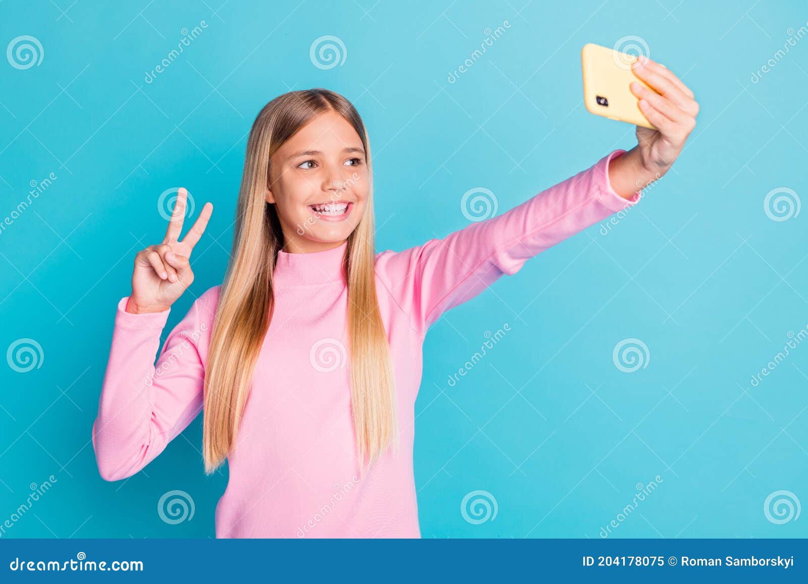 Photo Portrait Of Pretty Female Preteen Taking Selfie Showing V-sign ...