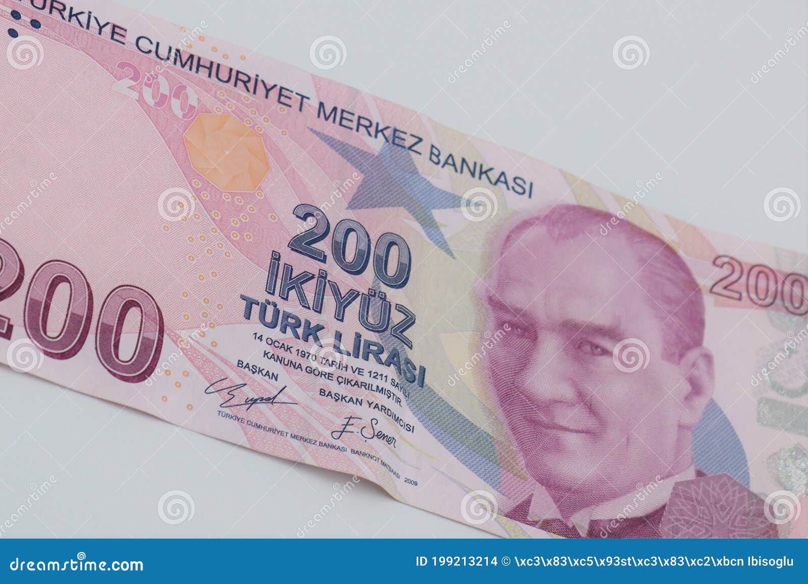 200 турецких в рублях. Турецкие банкноты 200 лир. 100 Турецких лир купюра. 200 Лир купюра.