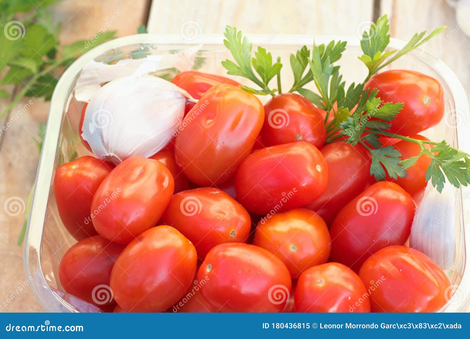 photograph of comer and tomatoes tomatoes in a bol.