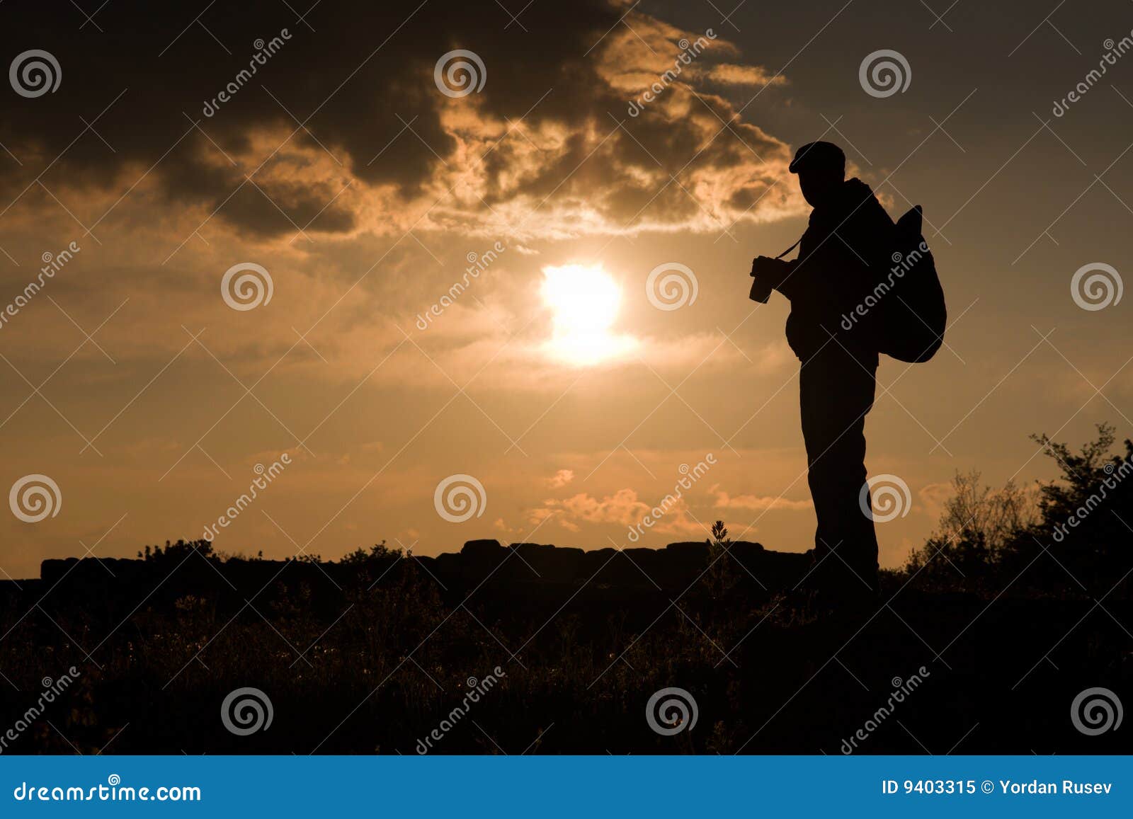 De la Bulgarie colldet10532 de COM de dreamstime le lanscape de HTTP de href ici plus de photographe de montagnes décrit des vues WWW de coucher du soleil de silhouette