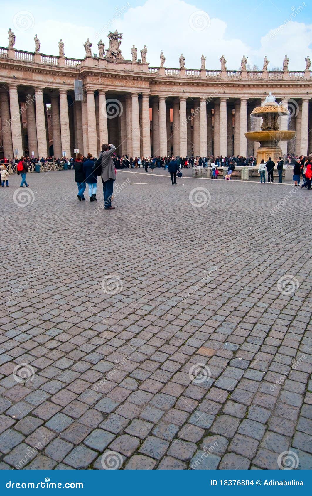 Les foules recueillent Ville du Vatican intérieure, Rome, Italie pour la masse. Photographe à Ville du Vatican