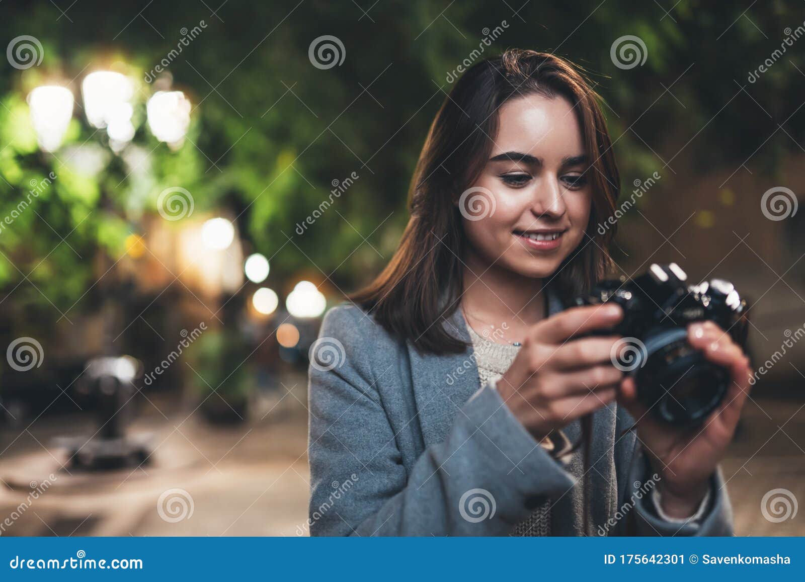 Photographer Tourist Girl Using Retro Camera on Background Bokeh ...