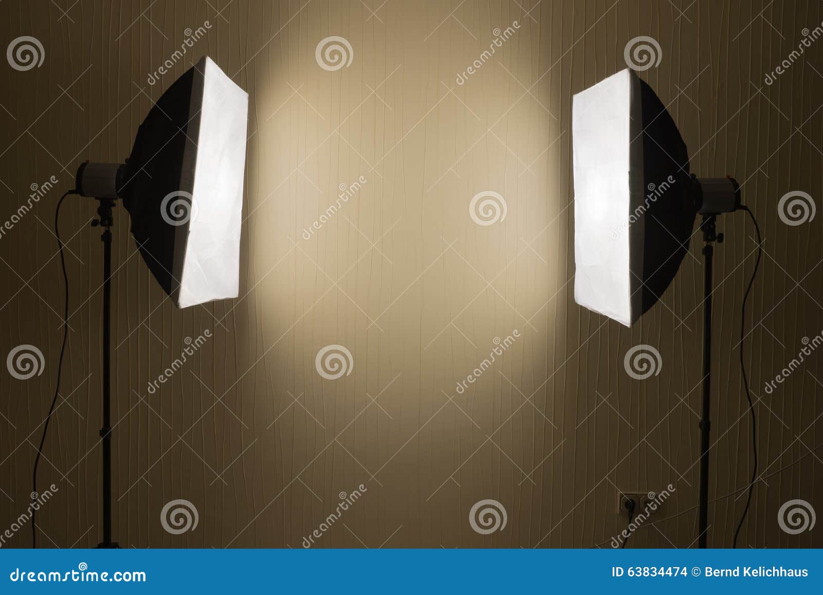 https://thumbs.dreamstime.com/z/photographische-beleuchtung-zwei-studio-lichter-mit-weichen-k%C3%A4sten-63834474.jpg