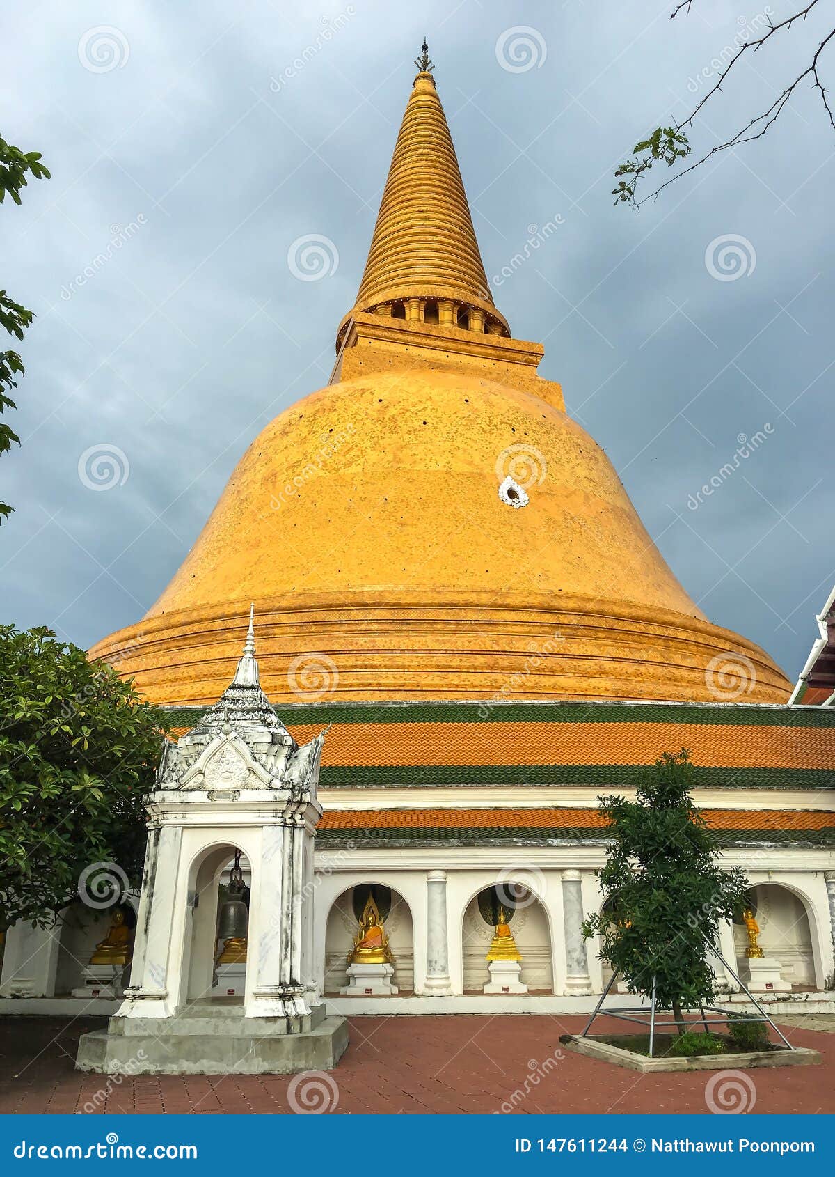 Phra Pathom Chedi Temple Stock Photo Image Of Dagon