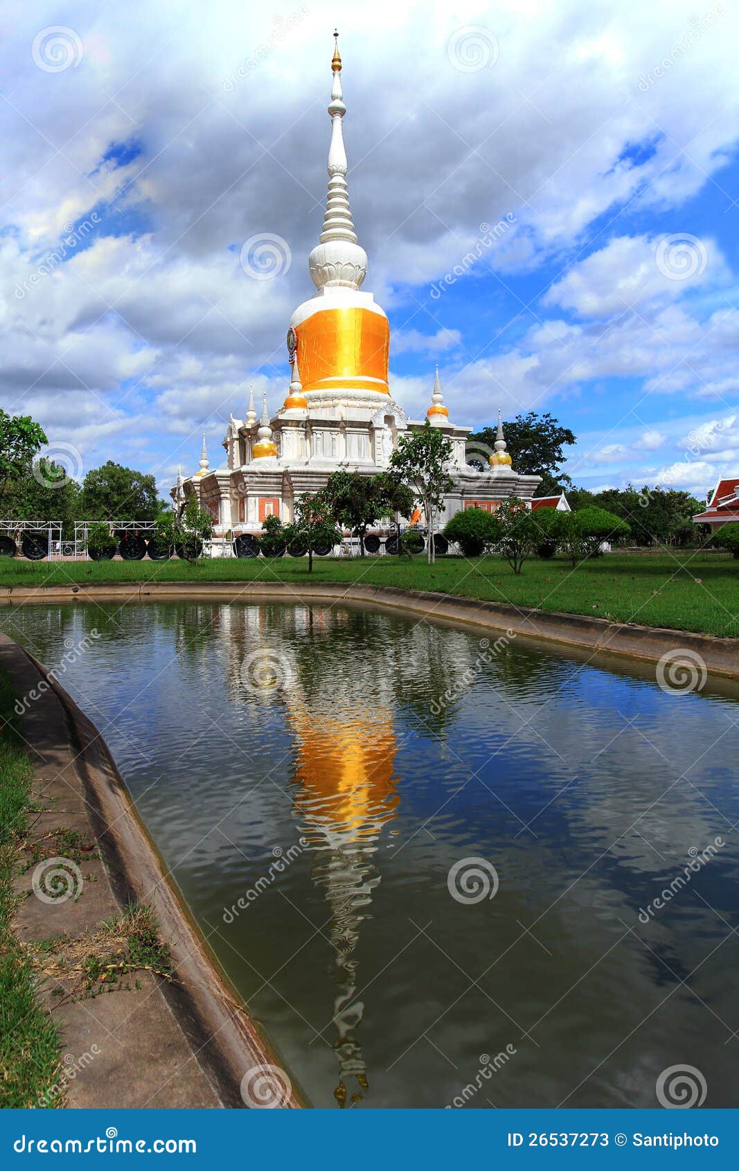 Phra тот Dun Na на Mahasarakham в Таиланде