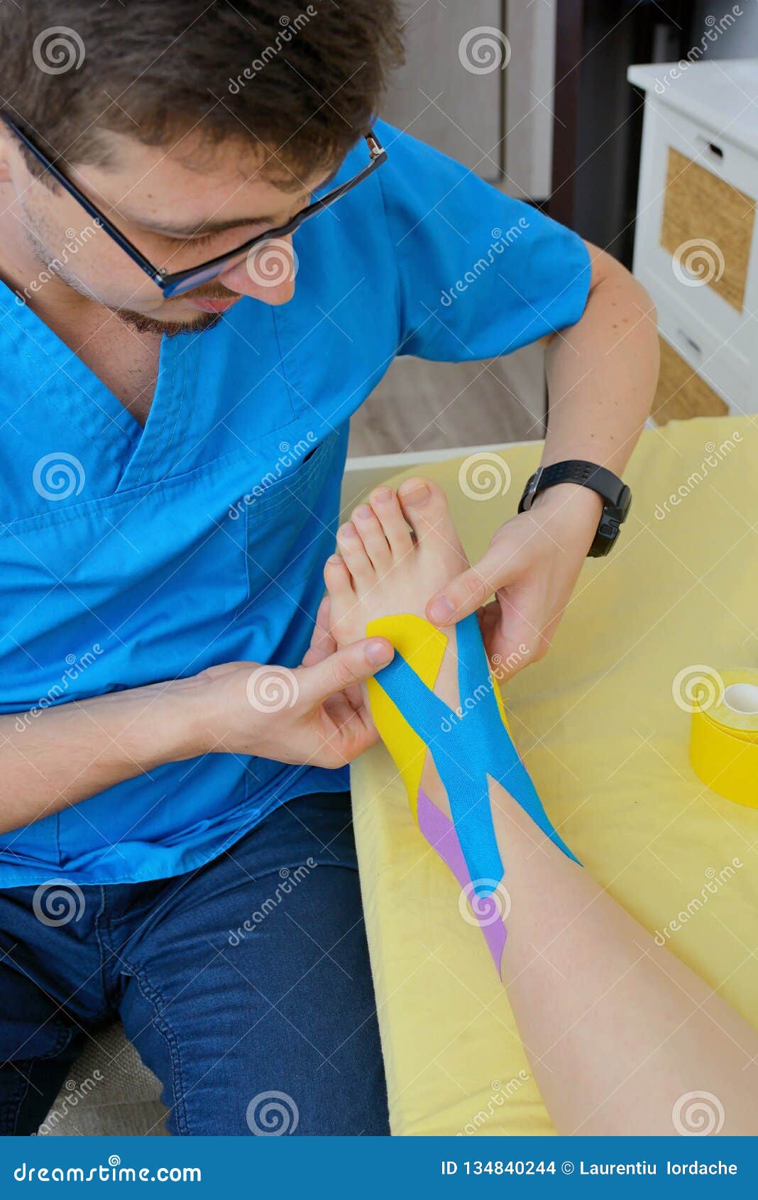 physiotherapist applying tapes on injury leg