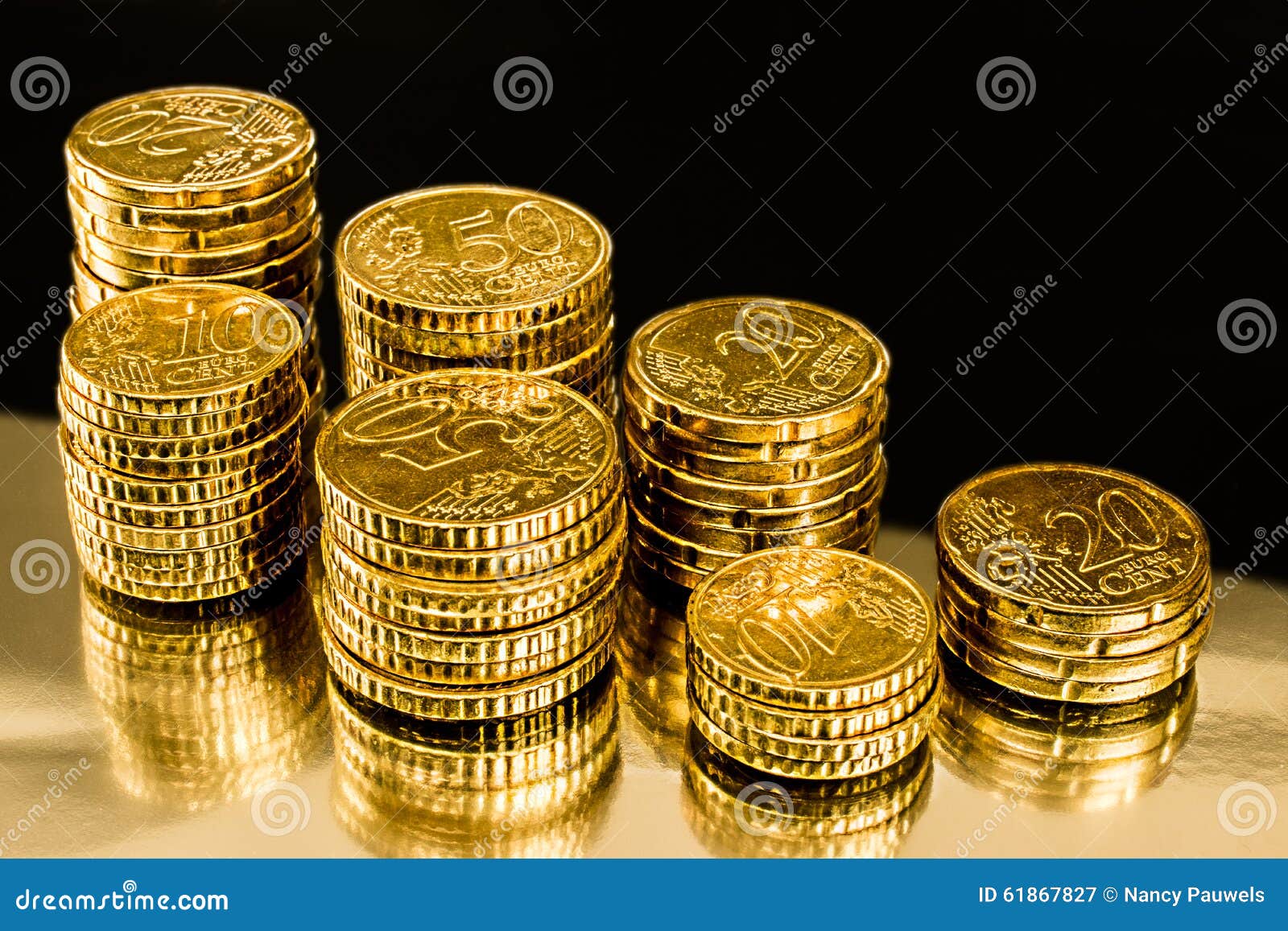 Pièces De Monnaie D'argent D'or Image stock - Image du coins, groupe:  61867827