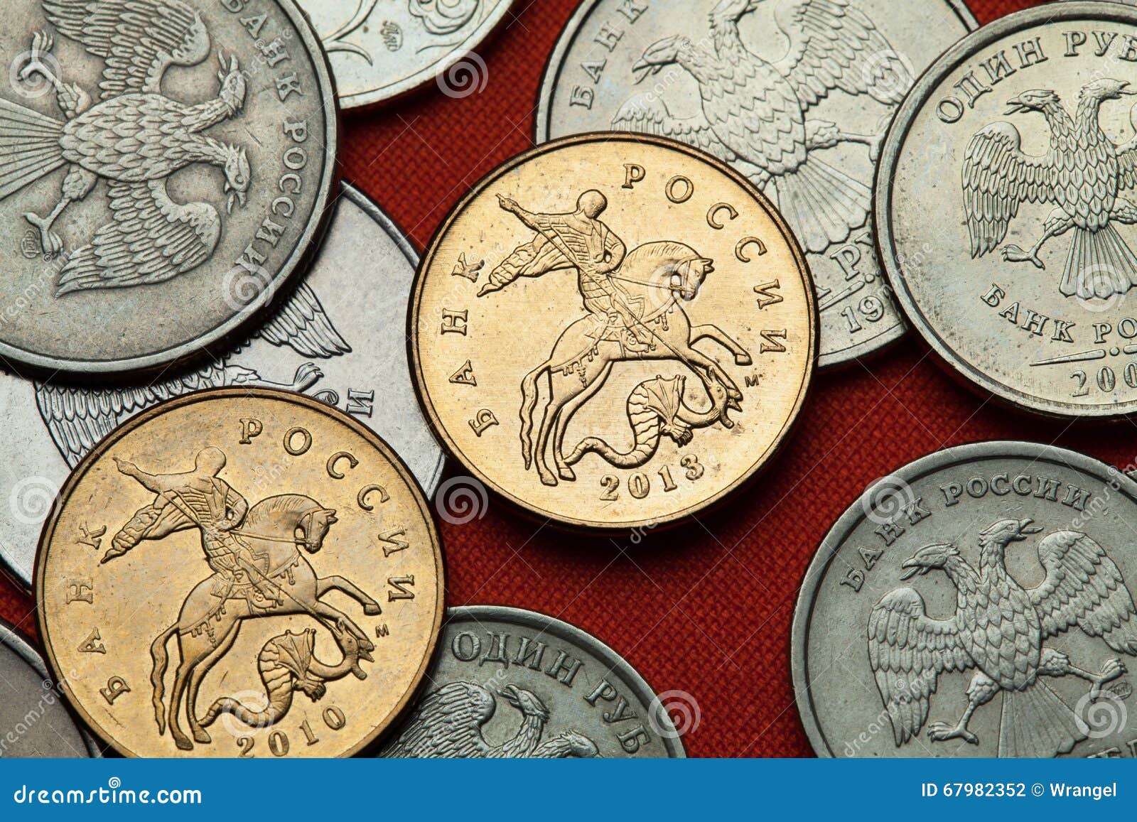 Pièces De Monnaie De La Russie St George Tuant Le Dragon Photo stock -  Image du espèces, trame: 67982352