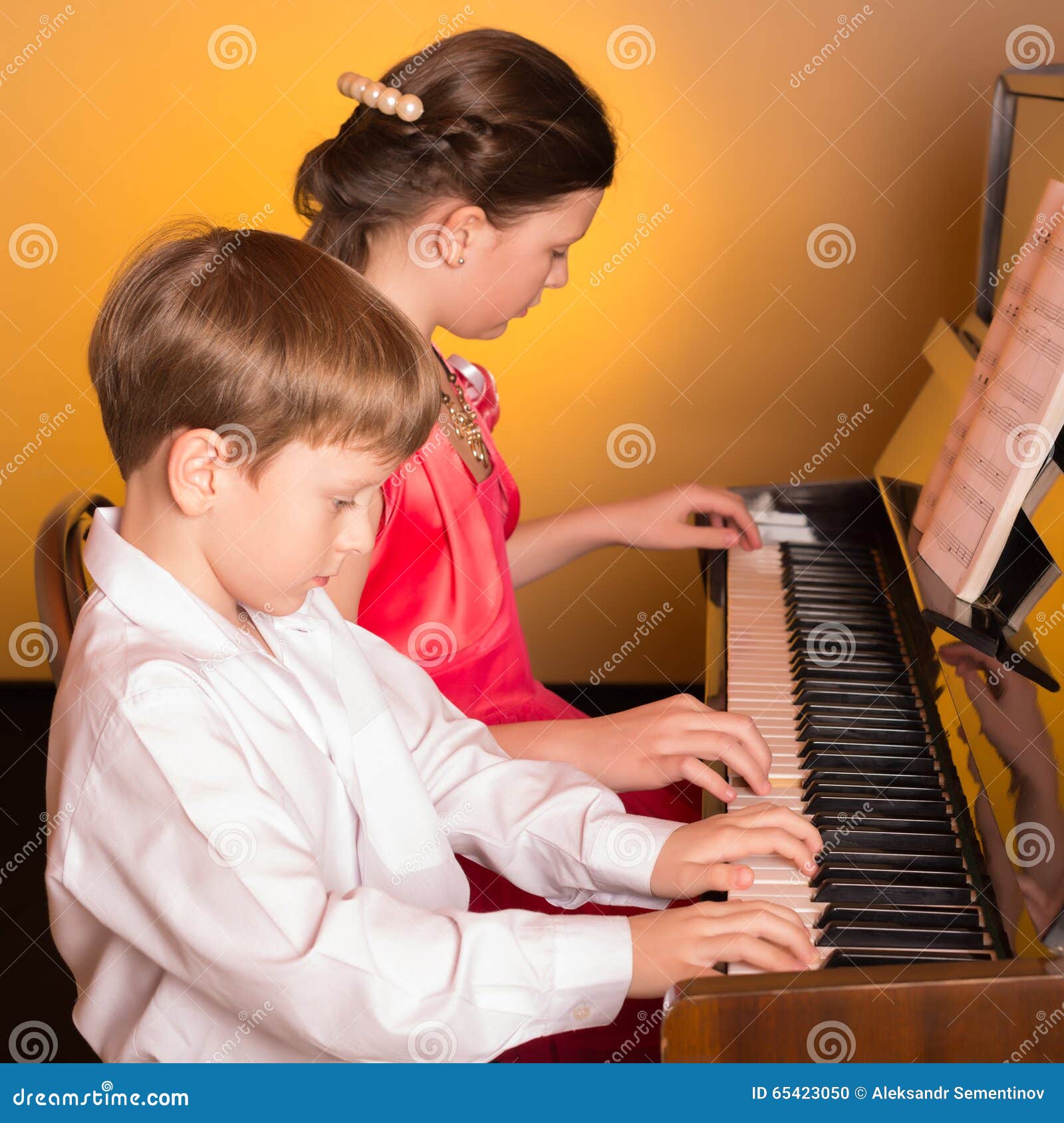 Sister play piano