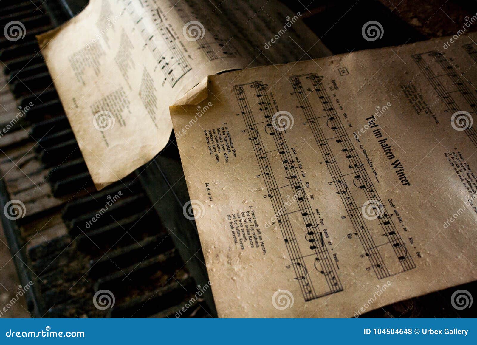 Piano notes editorial stock photo. Image of abandoned - 104504648