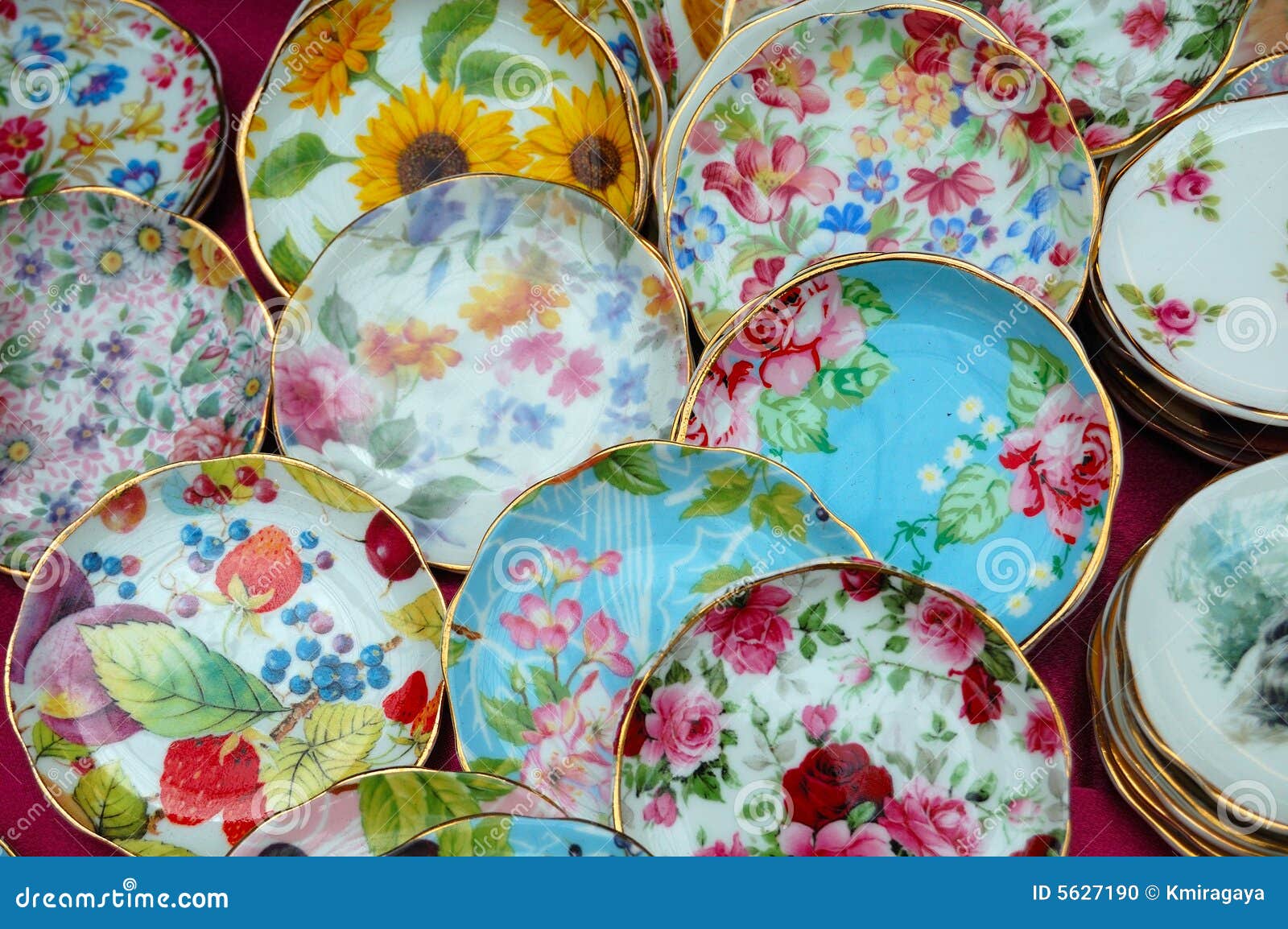 Piatti Colorati Estate 6 Persone Servizio Piatti Sunny Omniacasa - 18 Pezzi, Colori Estivi, Per 6 Persone Piatti Decorati Sole Blu Giallo