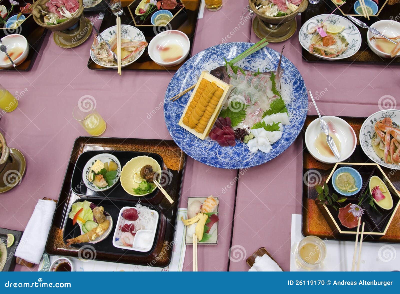 Piatti Giapponesi Dopo Il Pranzo Fotografia Stock - Immagine di giappone,  sporco: 26119170