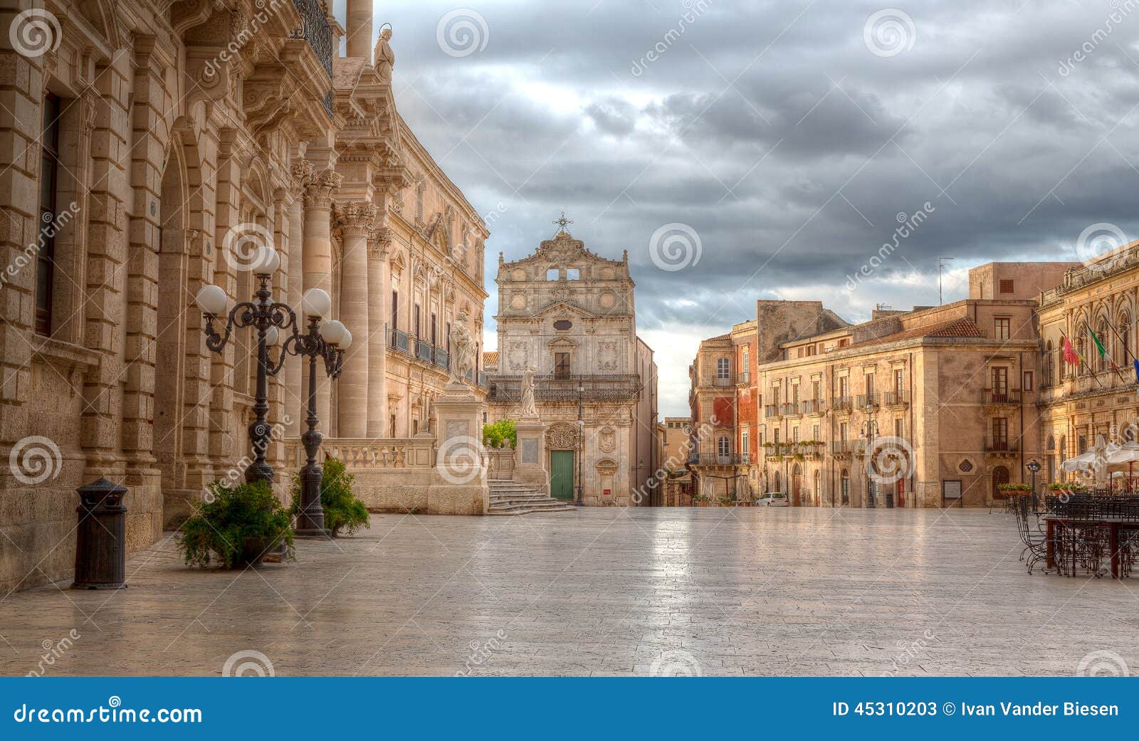 piazza duomo, syracuse, sicily, italy