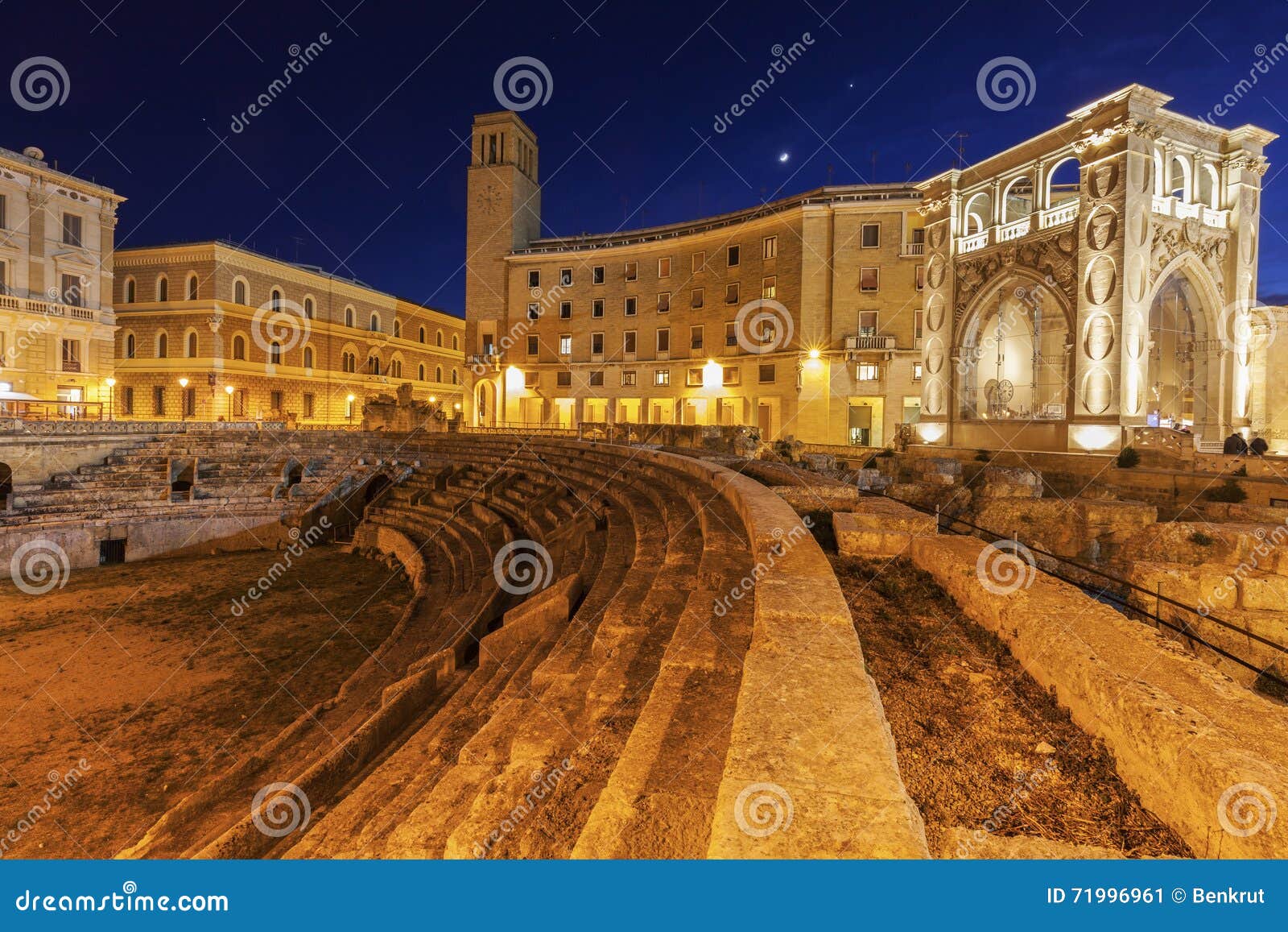 piazza santo oronzo and anfiteatro romano in lecce