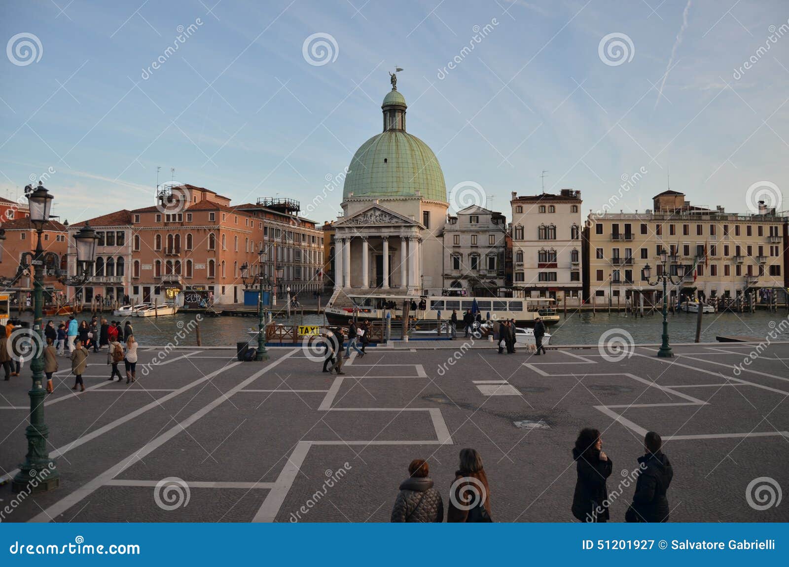 Piazzale roma venice редакционное фотография. изображение насчитывающей вакансия - 51201927