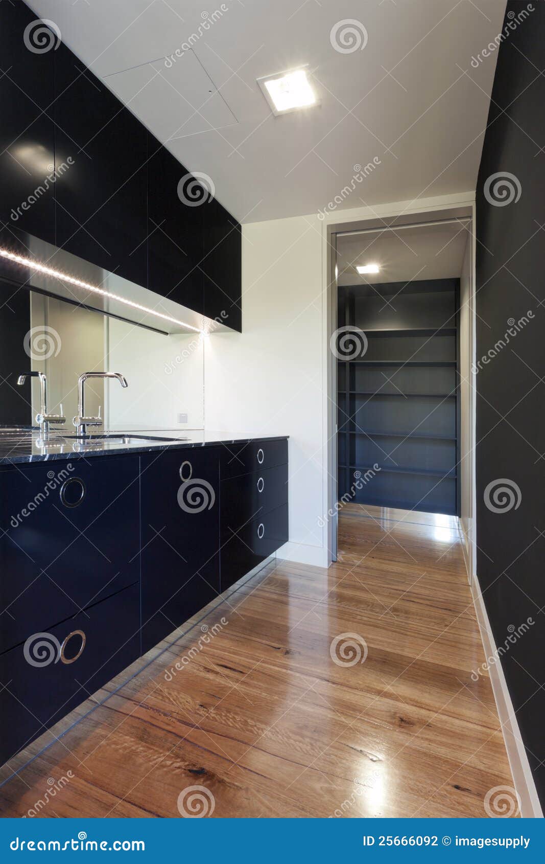 Piccola cucina moderna fotografia stock. Immagine di ritratto - 25666092 Piccola cucina moderna fotografia stock. Immagine di ritratto - 25666092