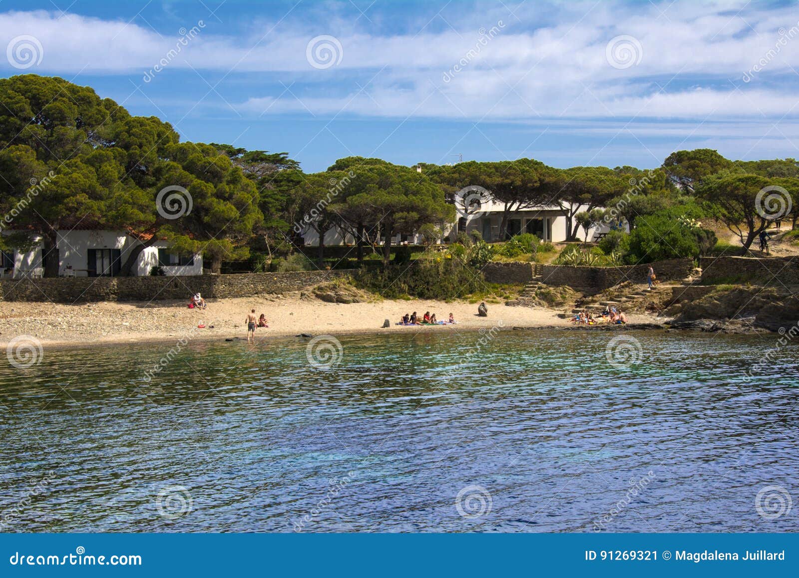 Piccola Spiaggia Di Costa Brava In Cadaques Immagine Stock Immagine Di Turismo Turista