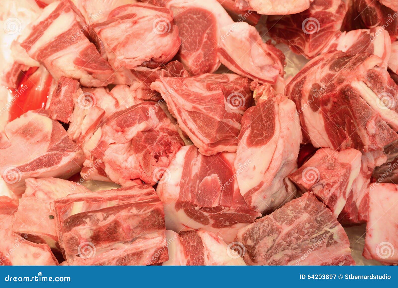 Piccoli Pezzi Di Carne Fresca Del Montone Dell'agnello Immagine Stock -  Immagine di misto, razza: 64203897