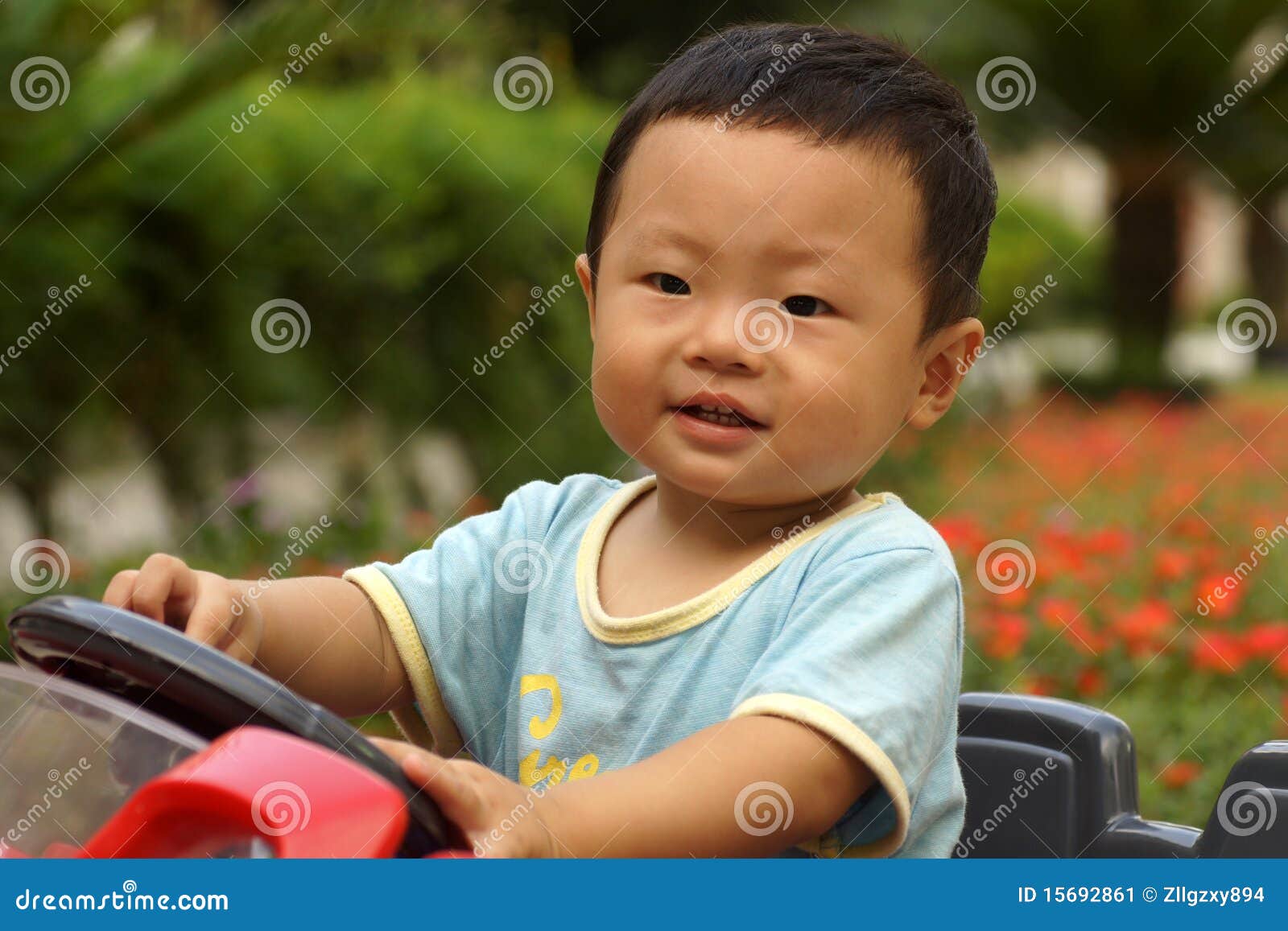 Piccolo bambino immagine stock. Immagine di carino, divertimento 15692861