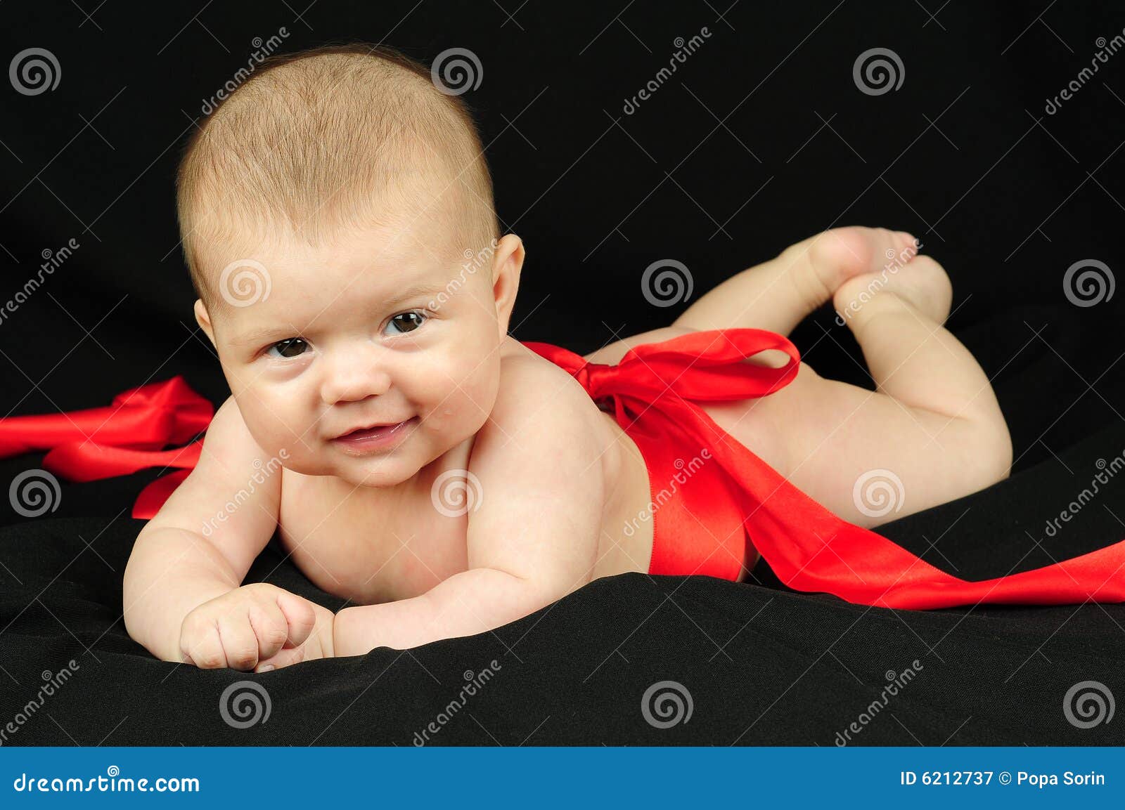 Piccolo bambino immagine stock. Immagine di gioco, figlia 6212737