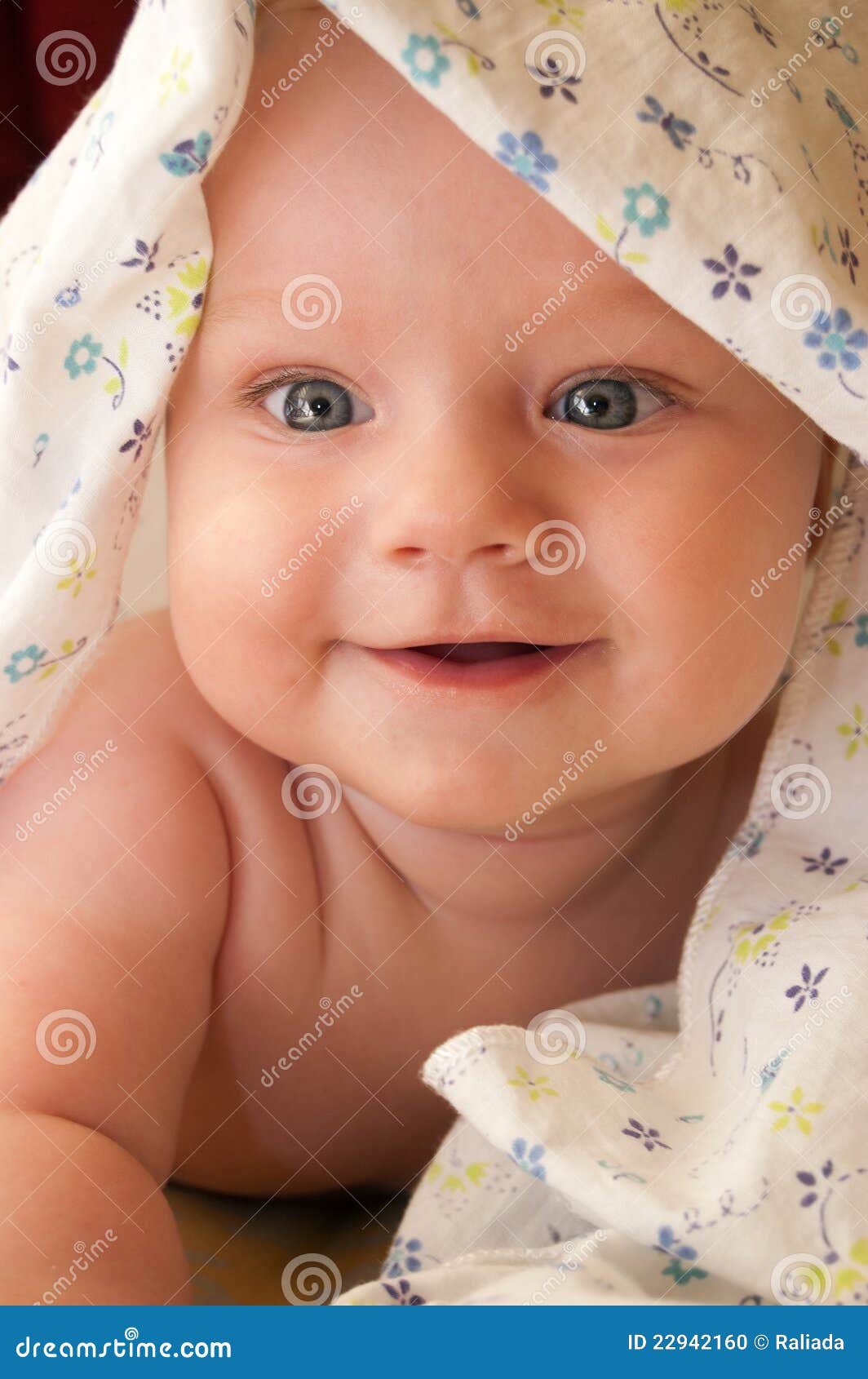 Piccolo bambino dolce fotografia stock. Immagine di caucasico 22942160