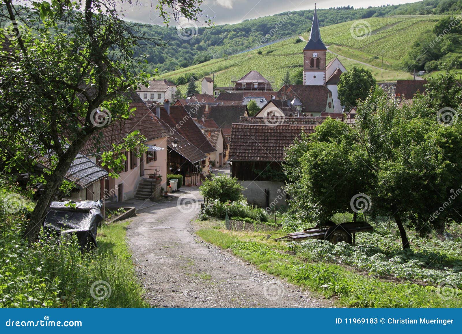 Piccolo villaggio rurale immagine stock. Immagine di alsaziano 11969183