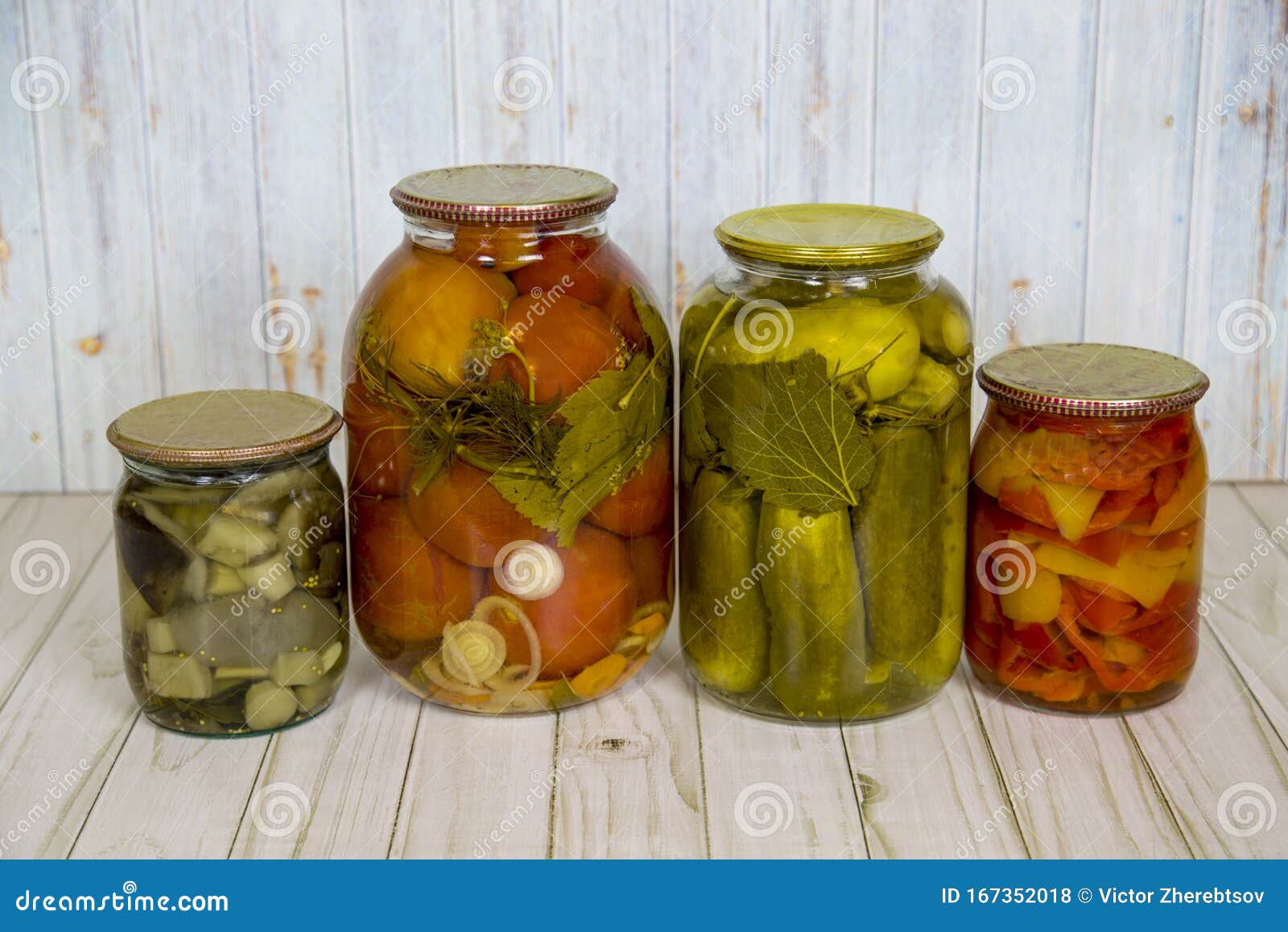 Pickles Tomaten Knijpt Paprika&amp;#39;s Die Op Een Houten Tafel in Glazen ...