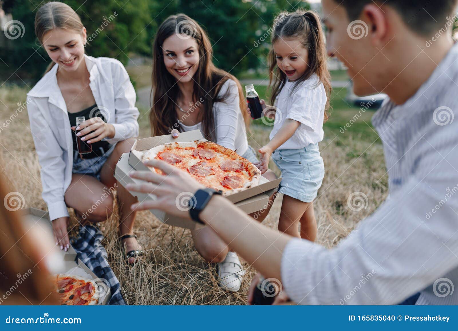 фотосессия с пиццей на природе фото 13