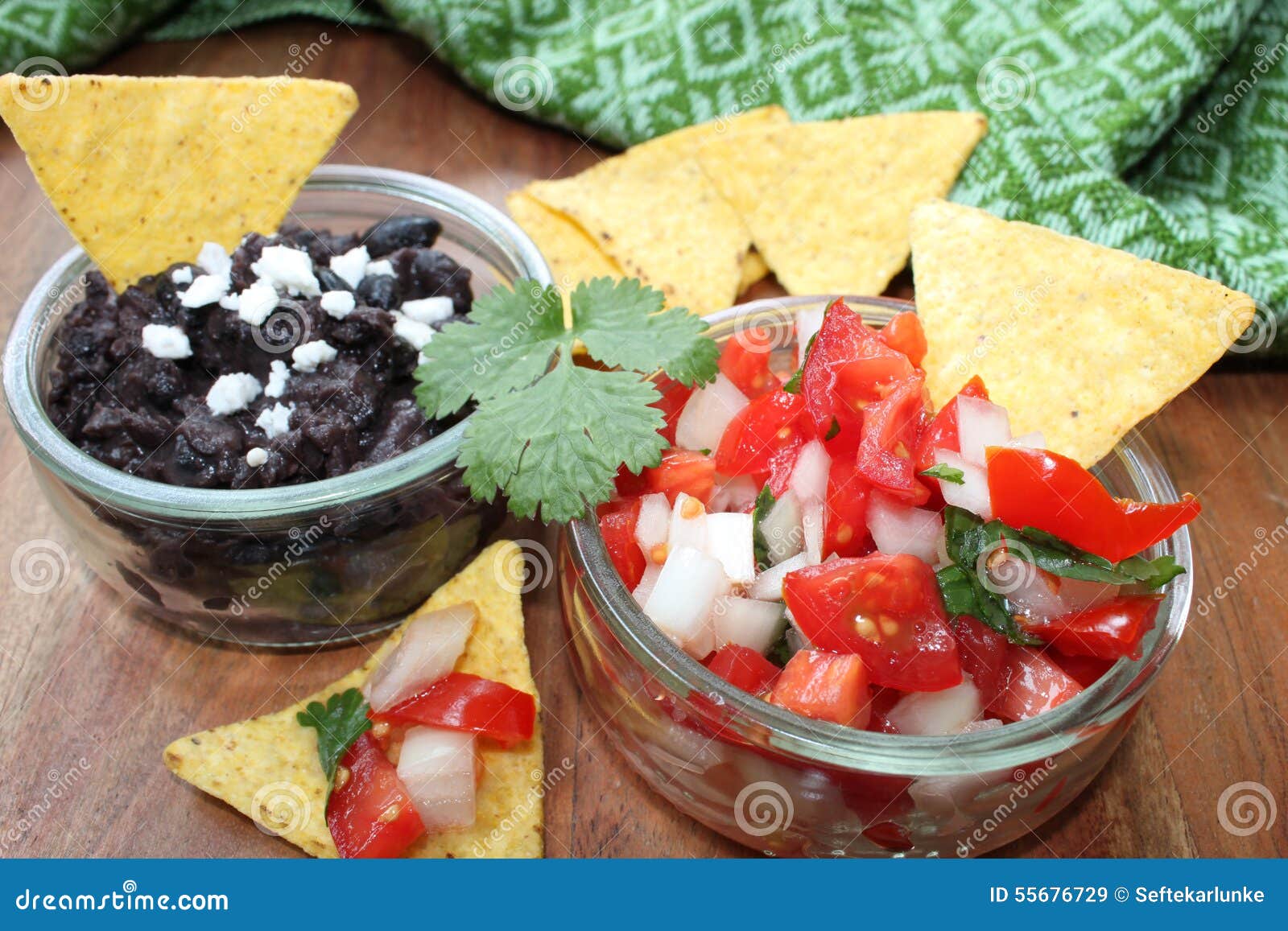 Pico De Gallo Und Salsa Der Schwarzen Bohne Stockbild - Bild von ...