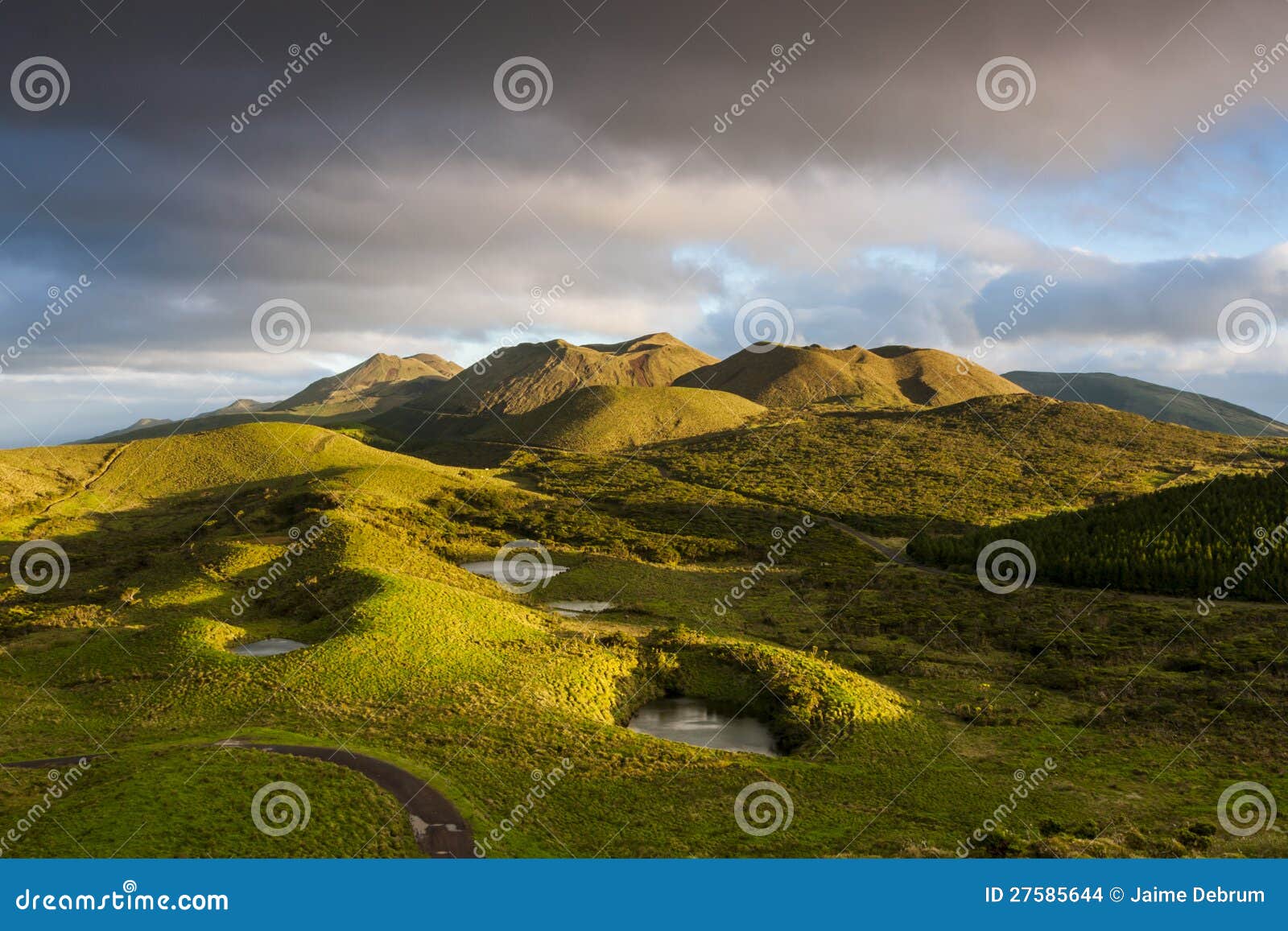 Pico Hochländer. Pico Inselhochländer und kleine Seen in den Azoren