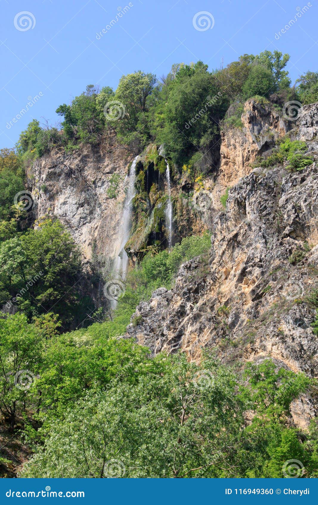 polska skakavitsa waterfall in bulgaria