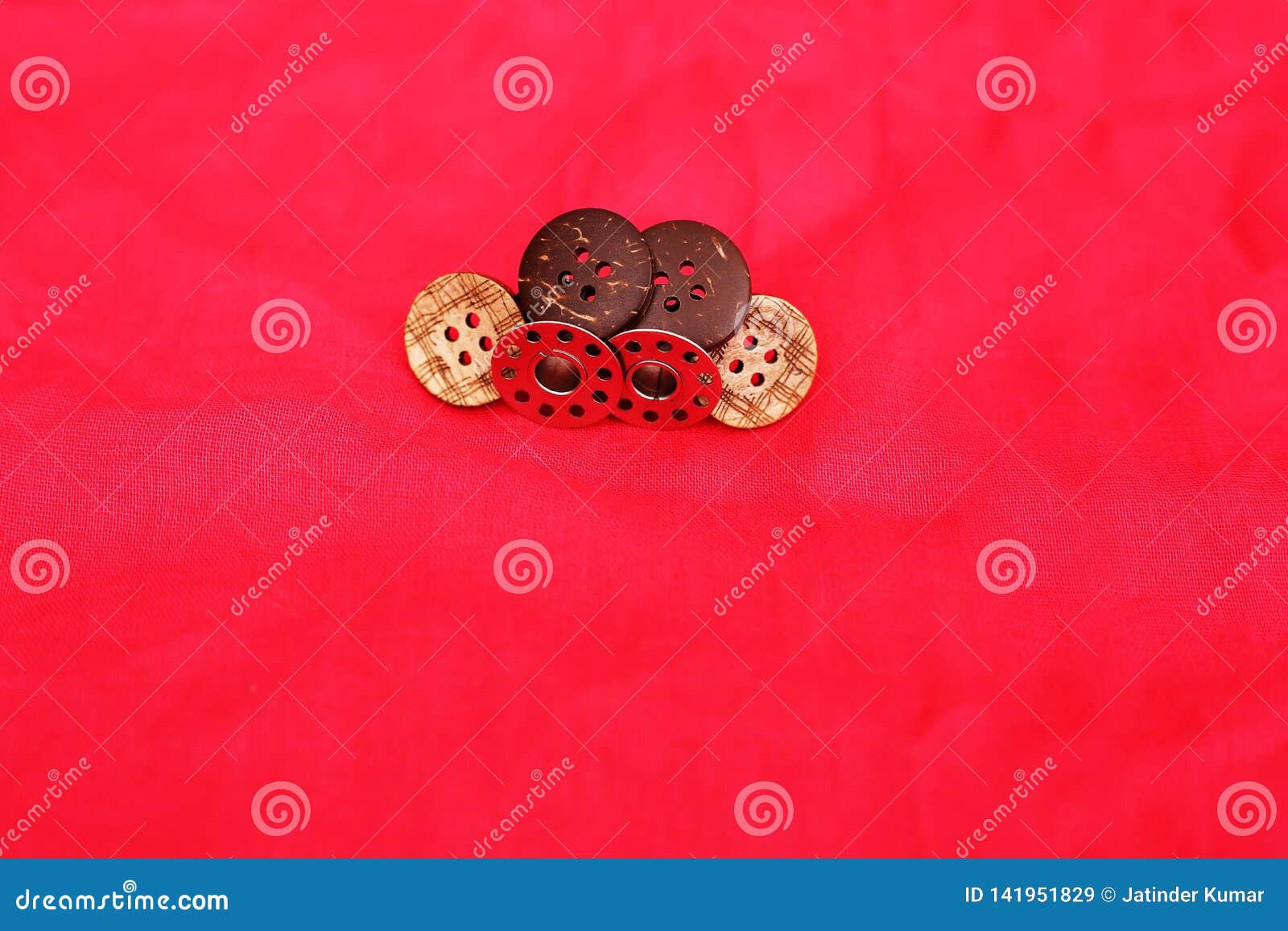 picture of bobbin and button