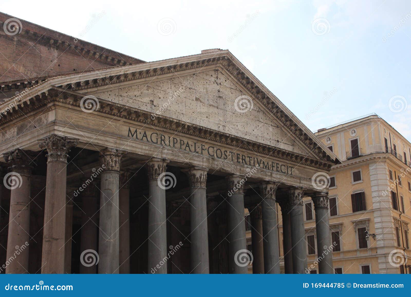 clasic roman architecture monument prtenon