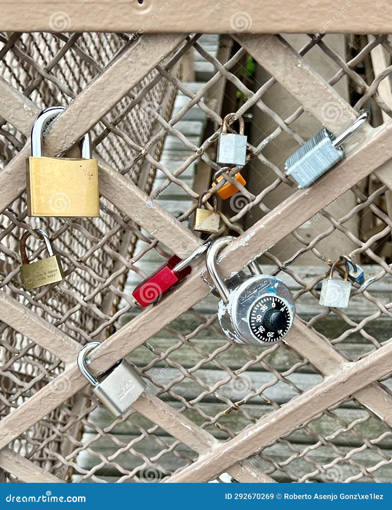 picture of a gate with padlocks on the brooklyn bridge