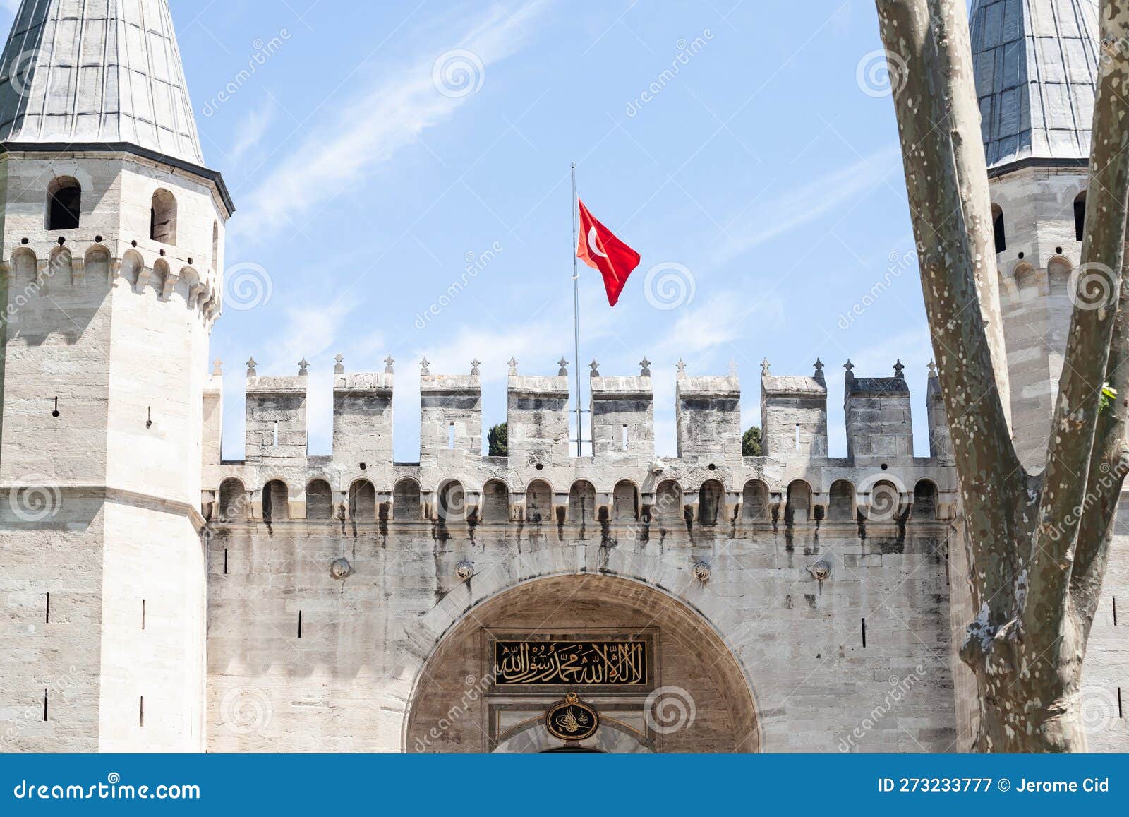 istanbul, turkey - may 22, 2022: entrance to topkapi palace from the gate of salutation, also known as middle gate or orta kapi.