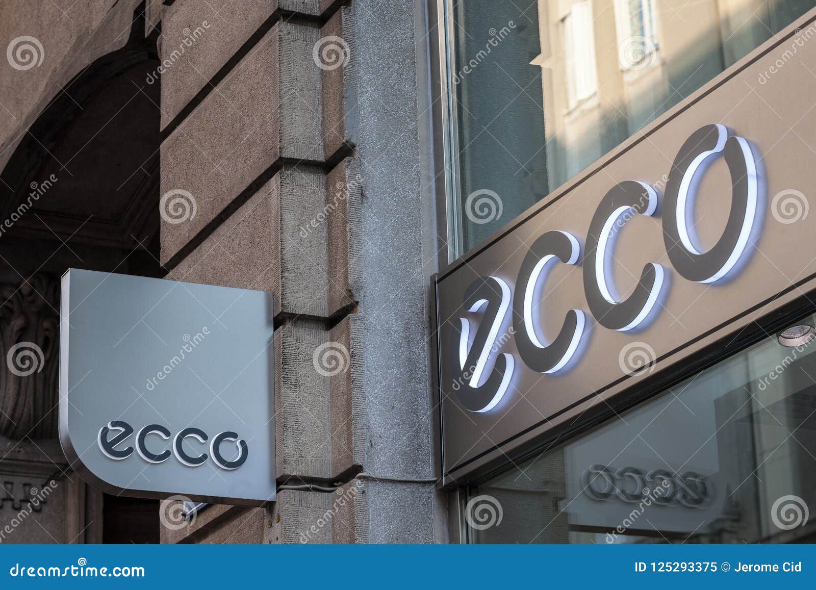 færge arkitekt Vær stille Ecco Sko Logo on Their Main Store for Serbia in Belgrade. Ecco is a Danish  Brand of Shoes Editorial Image - Image of danish, later: 125293375
