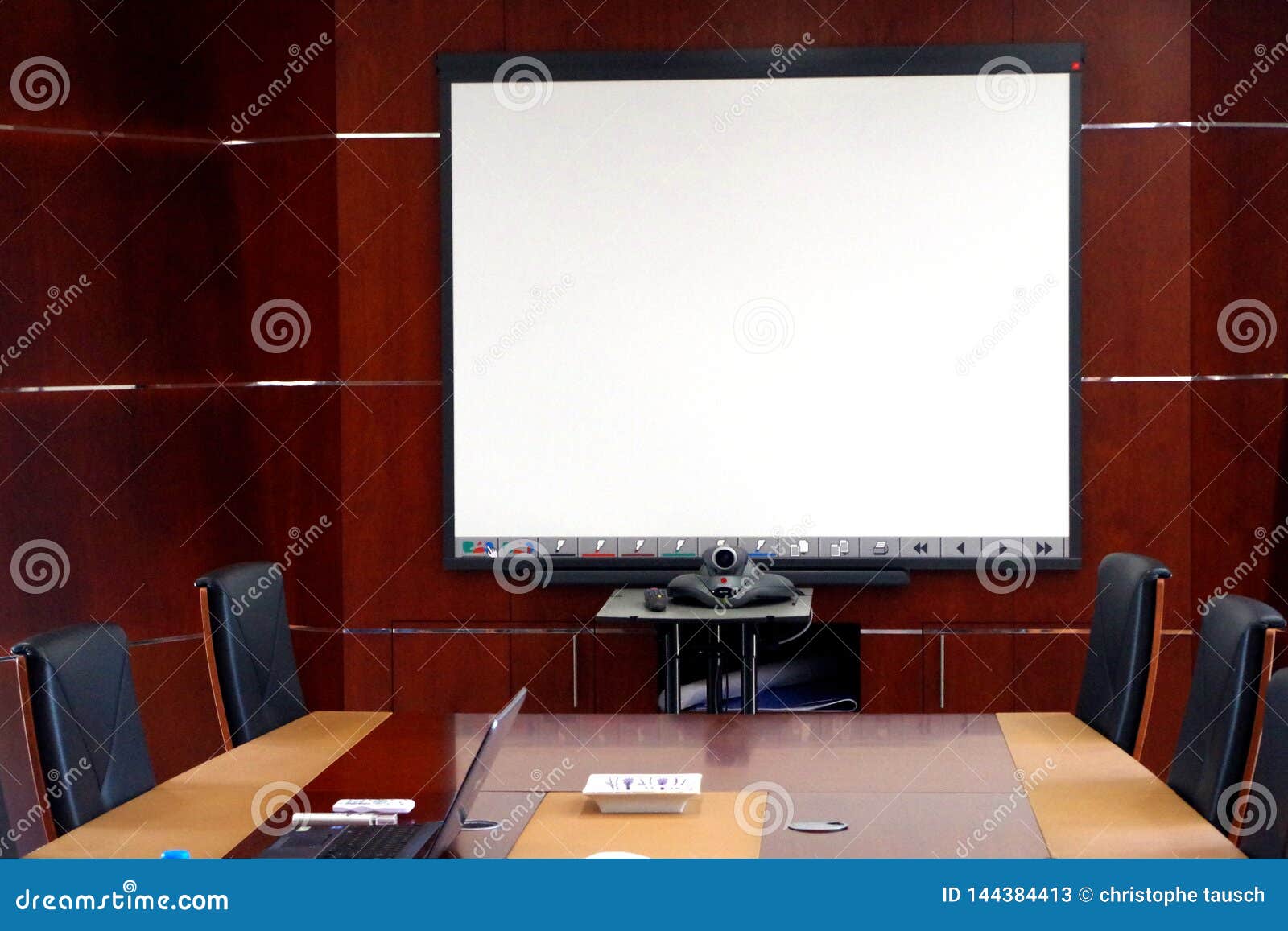 picture of a meeting room with all the modern tools needed for an efficient communication.