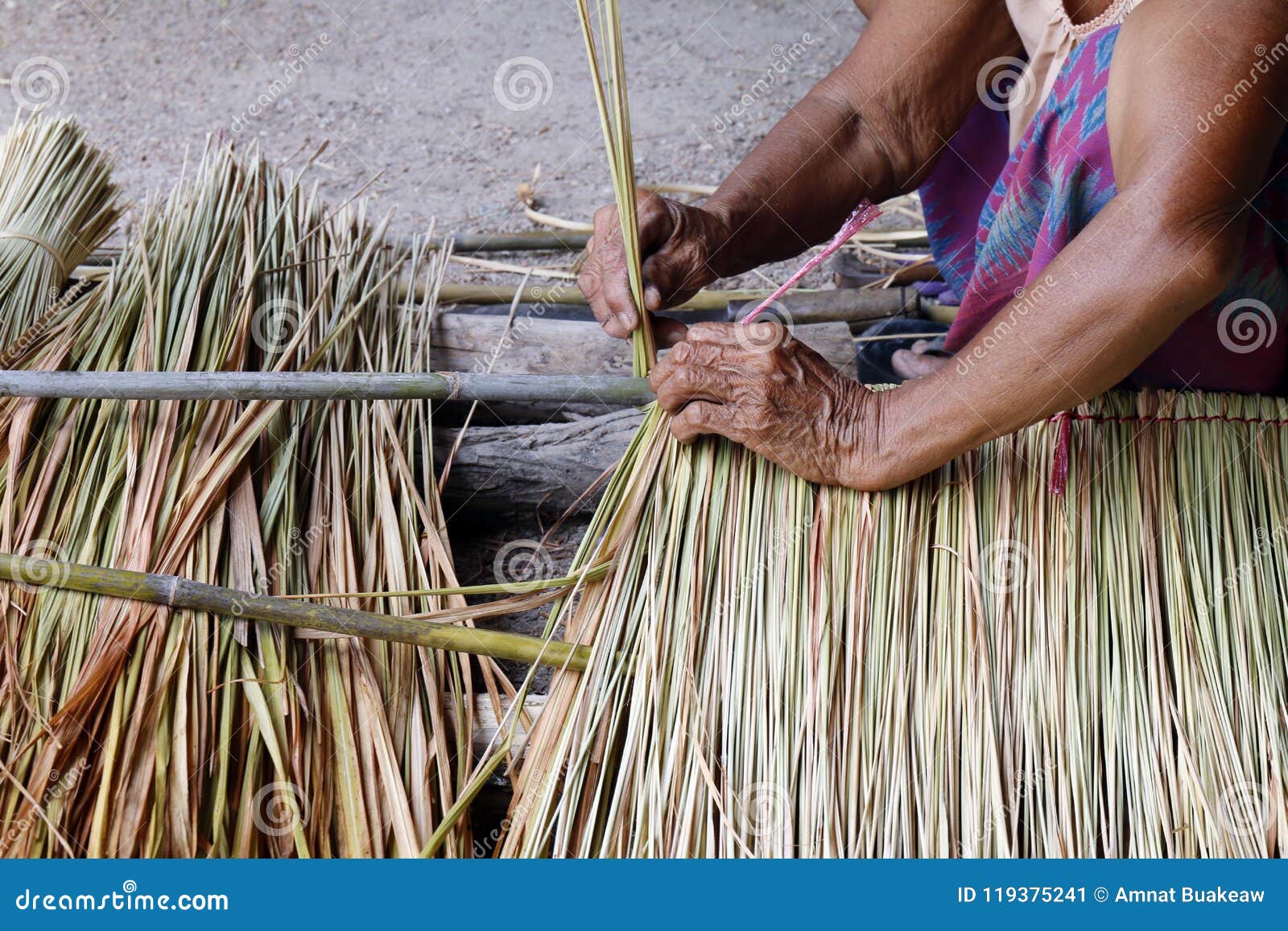 Picture Shows How To Make a Panel Vetiver for Hut Roof, Handwork Crafts ...